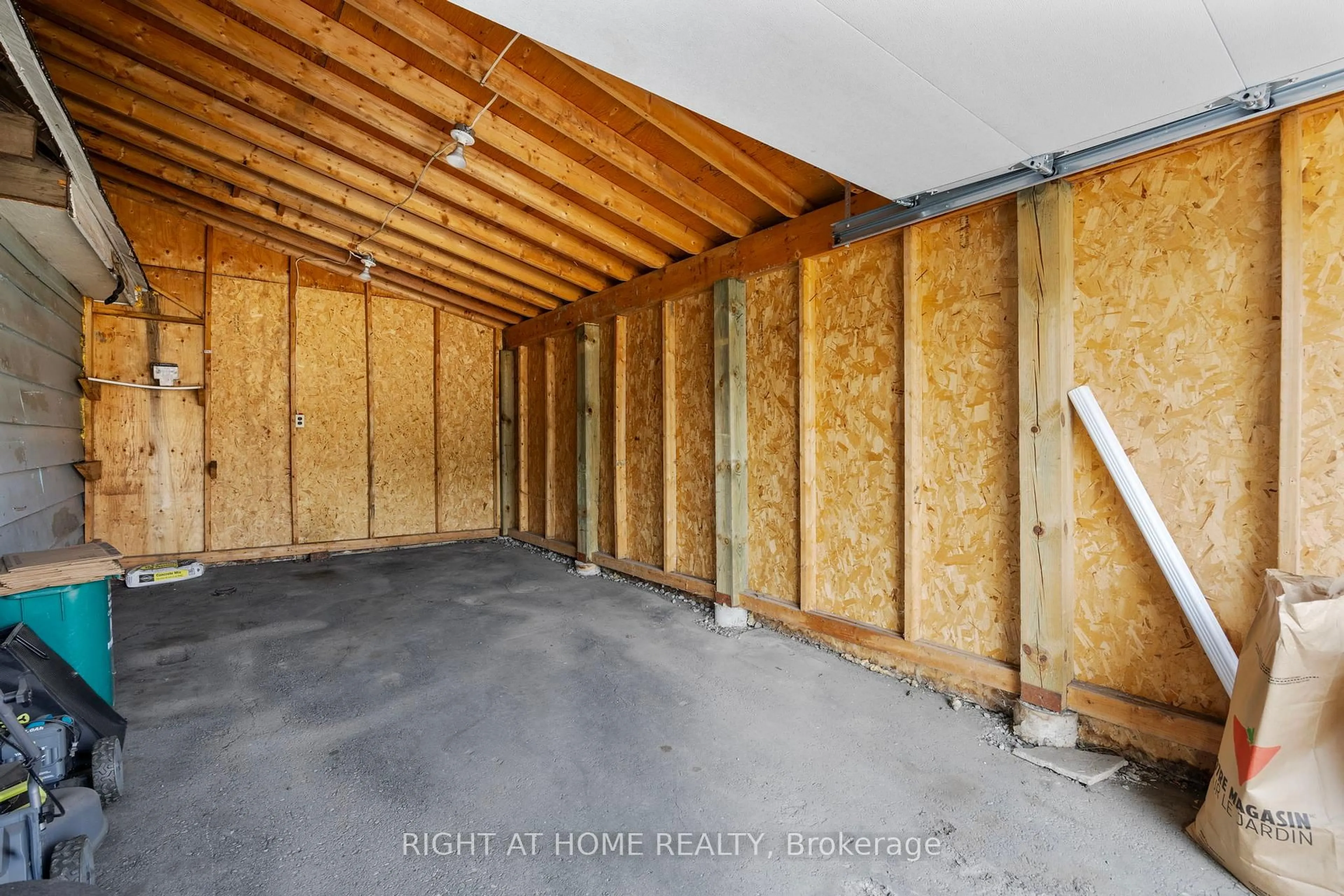 Indoor garage for 564 Taylor Ave, Oshawa Ontario L1H 2E6