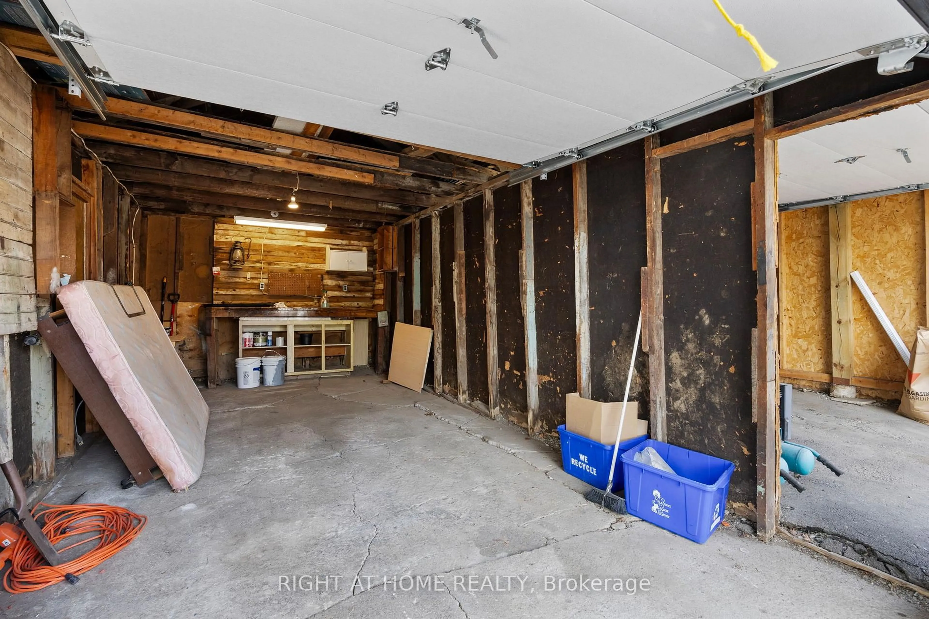 Indoor garage for 564 Taylor Ave, Oshawa Ontario L1H 2E6