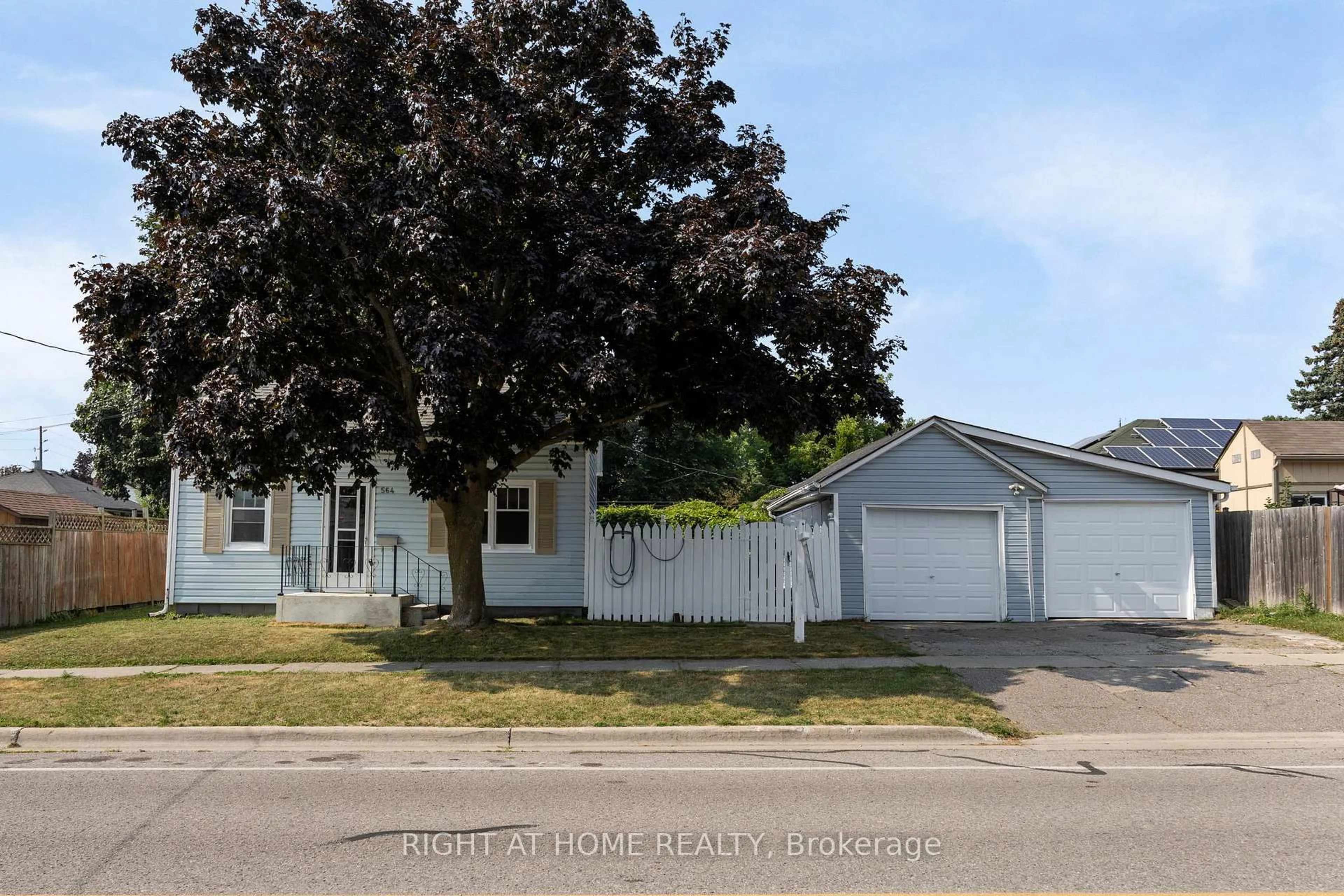 Home with vinyl exterior material, street for 564 Taylor Ave, Oshawa Ontario L1H 2E6
