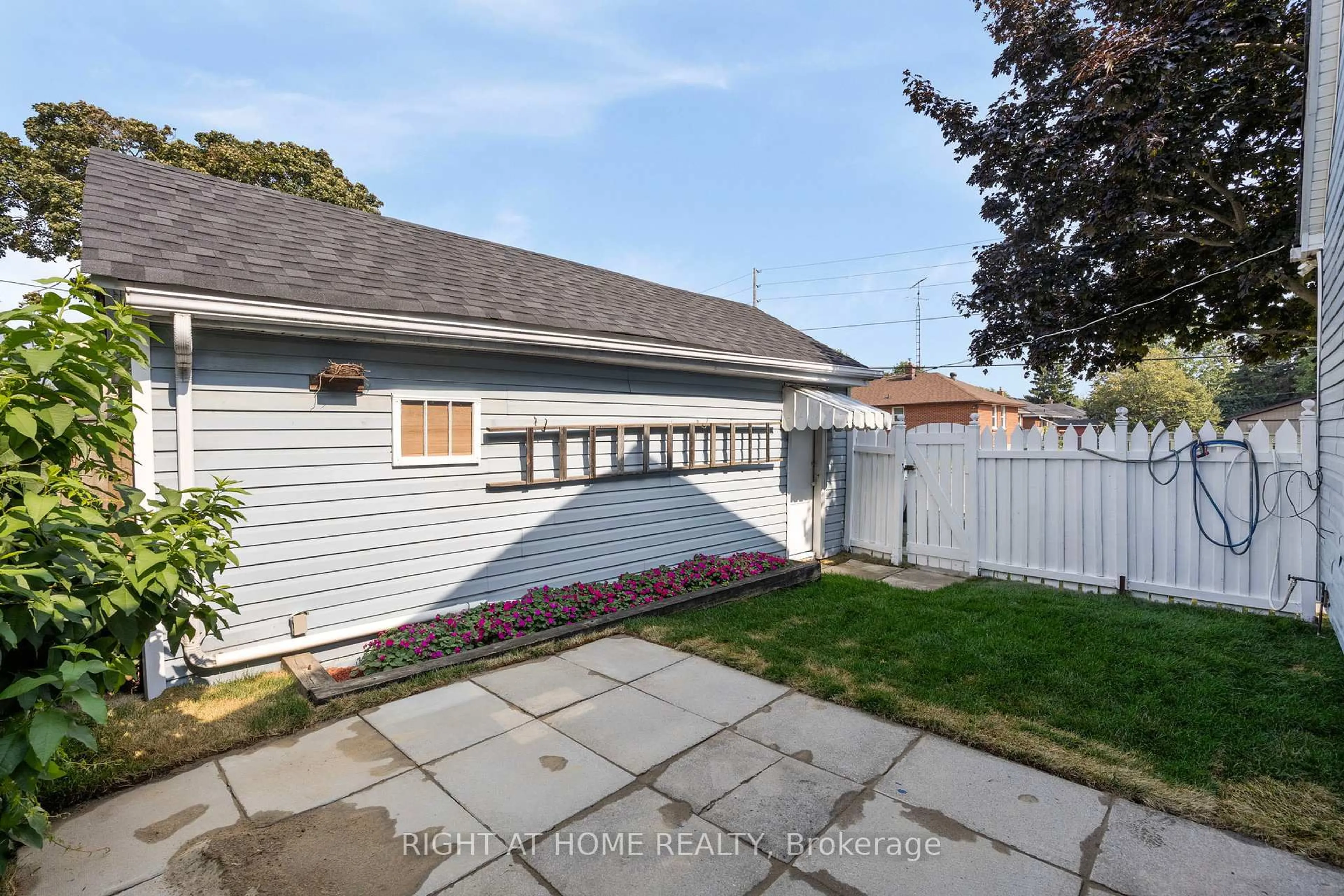 A pic from outside/outdoor area/front of a property/back of a property/a pic from drone, street for 564 Taylor Ave, Oshawa Ontario L1H 2E6