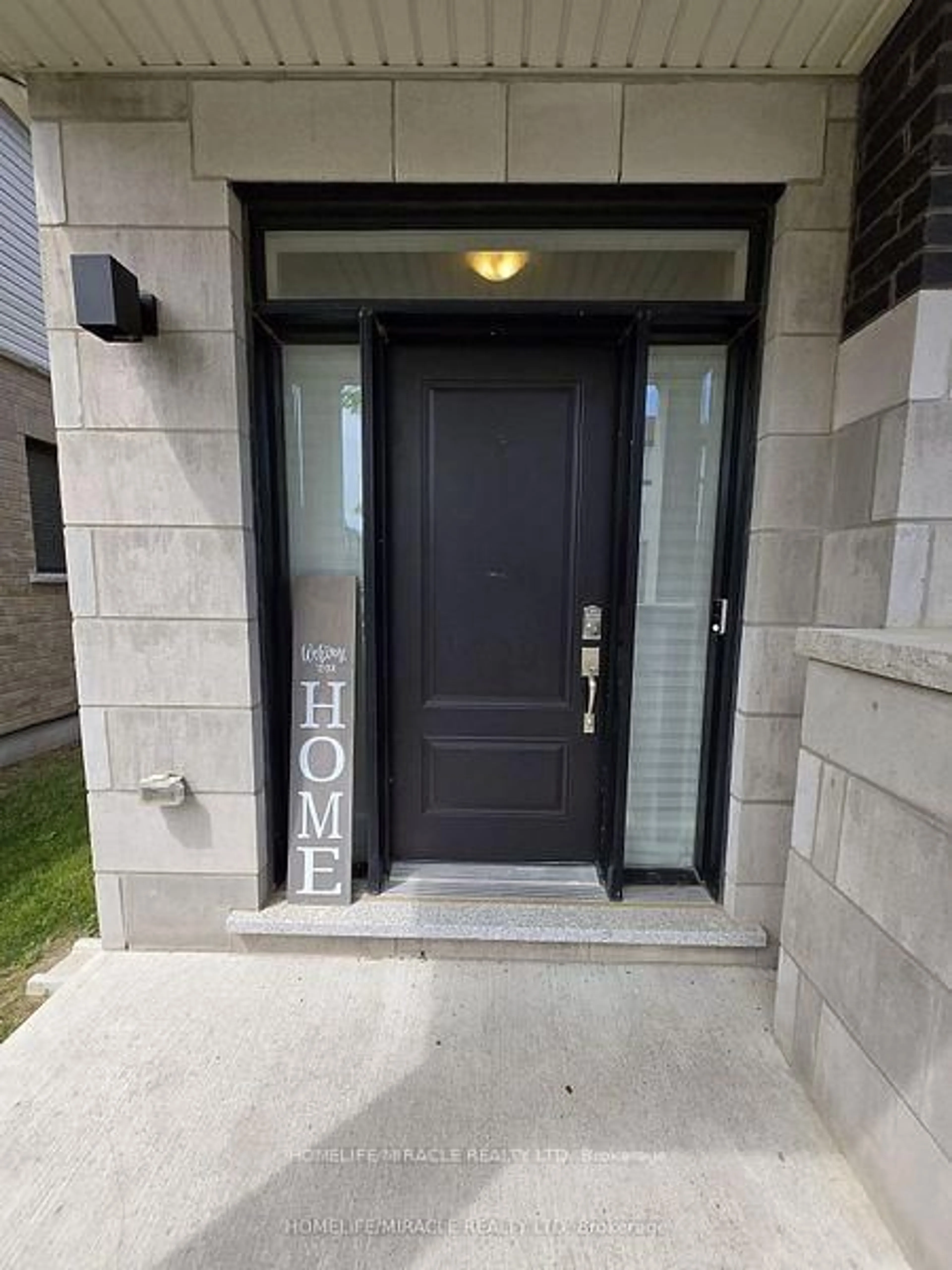 Indoor entryway for 296 Okanagan Path, Oshawa Ontario L1H 0A7