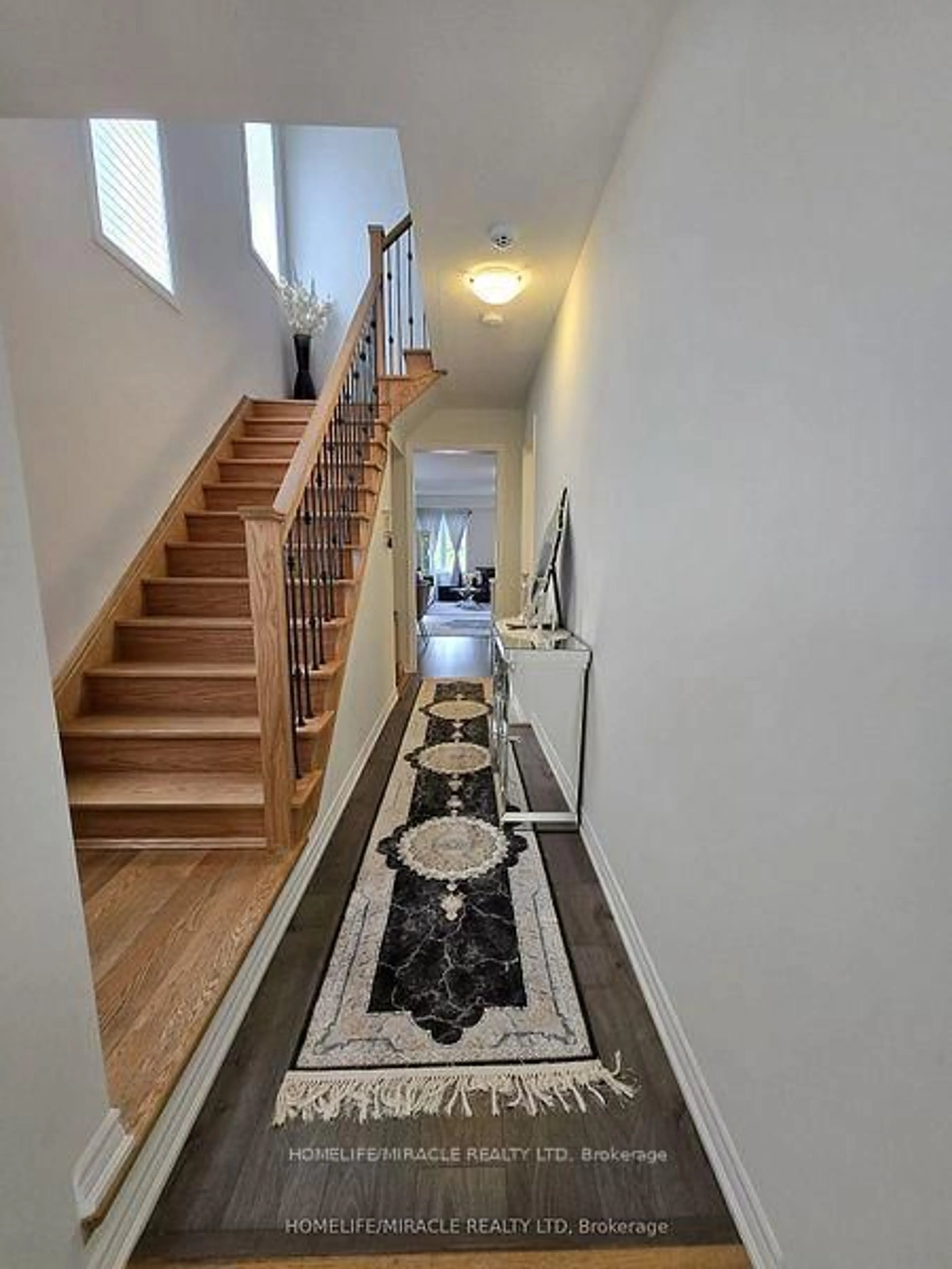 Indoor foyer for 296 Okanagan Path, Oshawa Ontario L1H 0A7