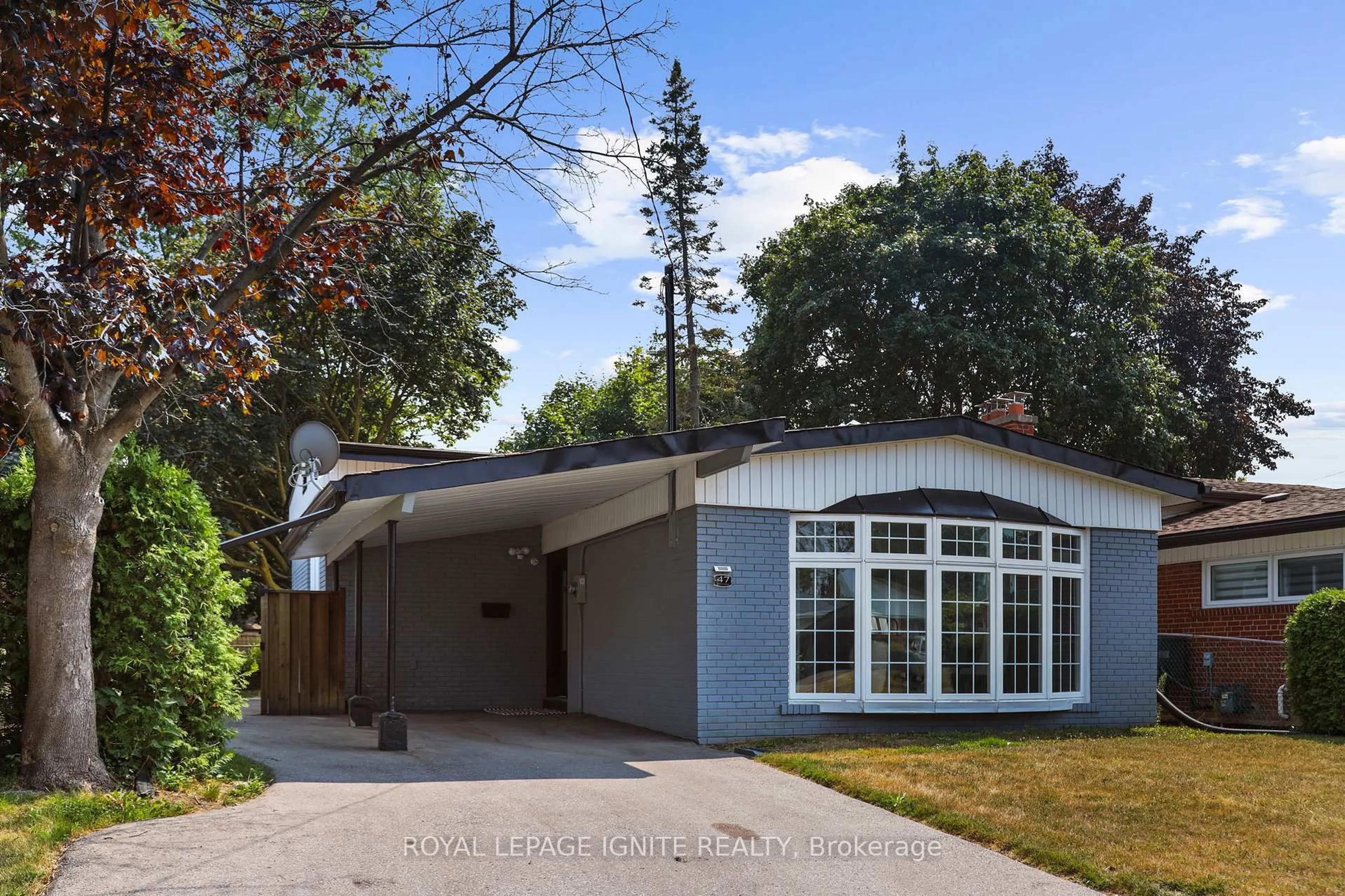Home with vinyl exterior material, street for 47 Deerfield Rd, Toronto Ontario M1K 4X2
