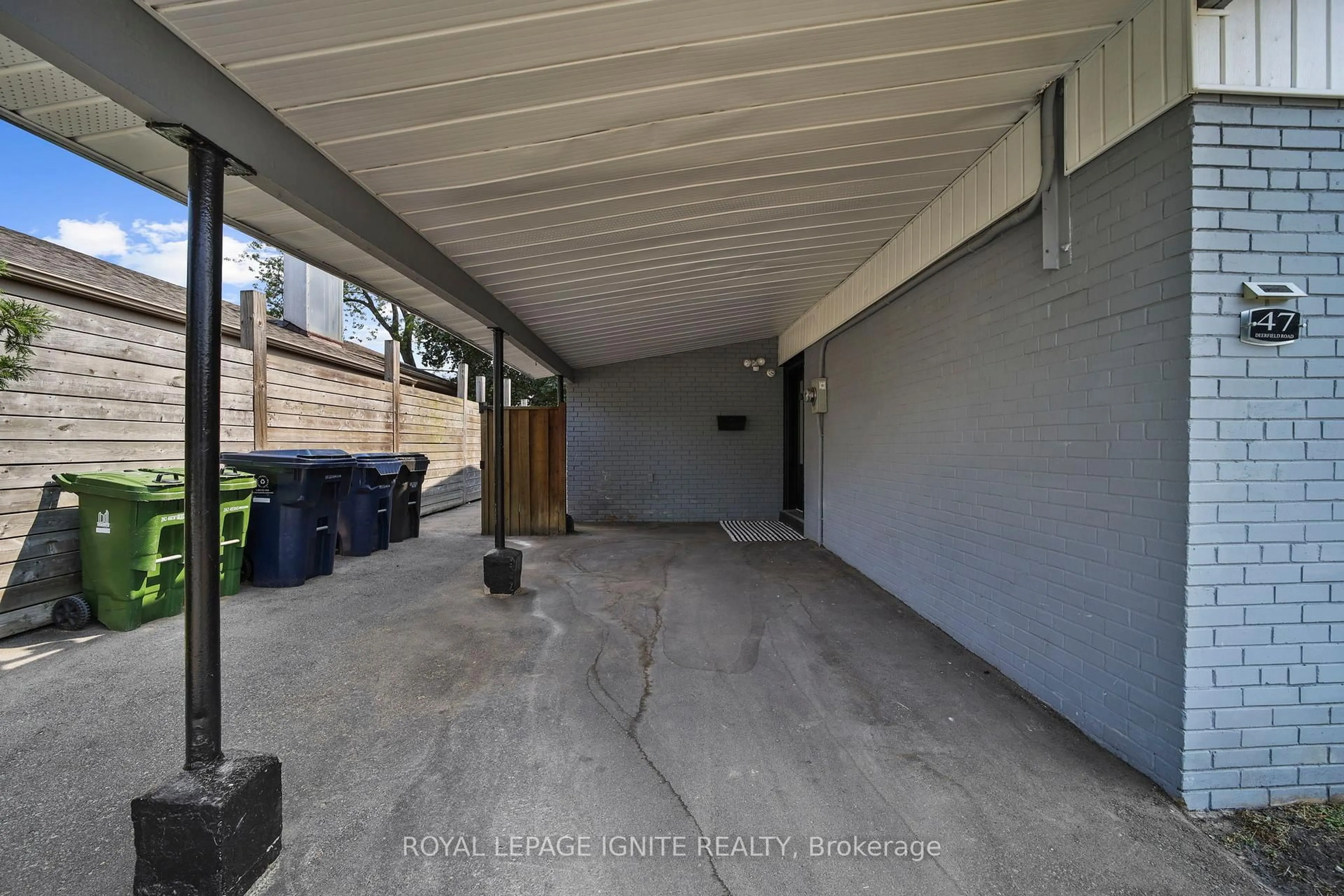 Indoor garage for 47 Deerfield Rd, Toronto Ontario M1K 4X2