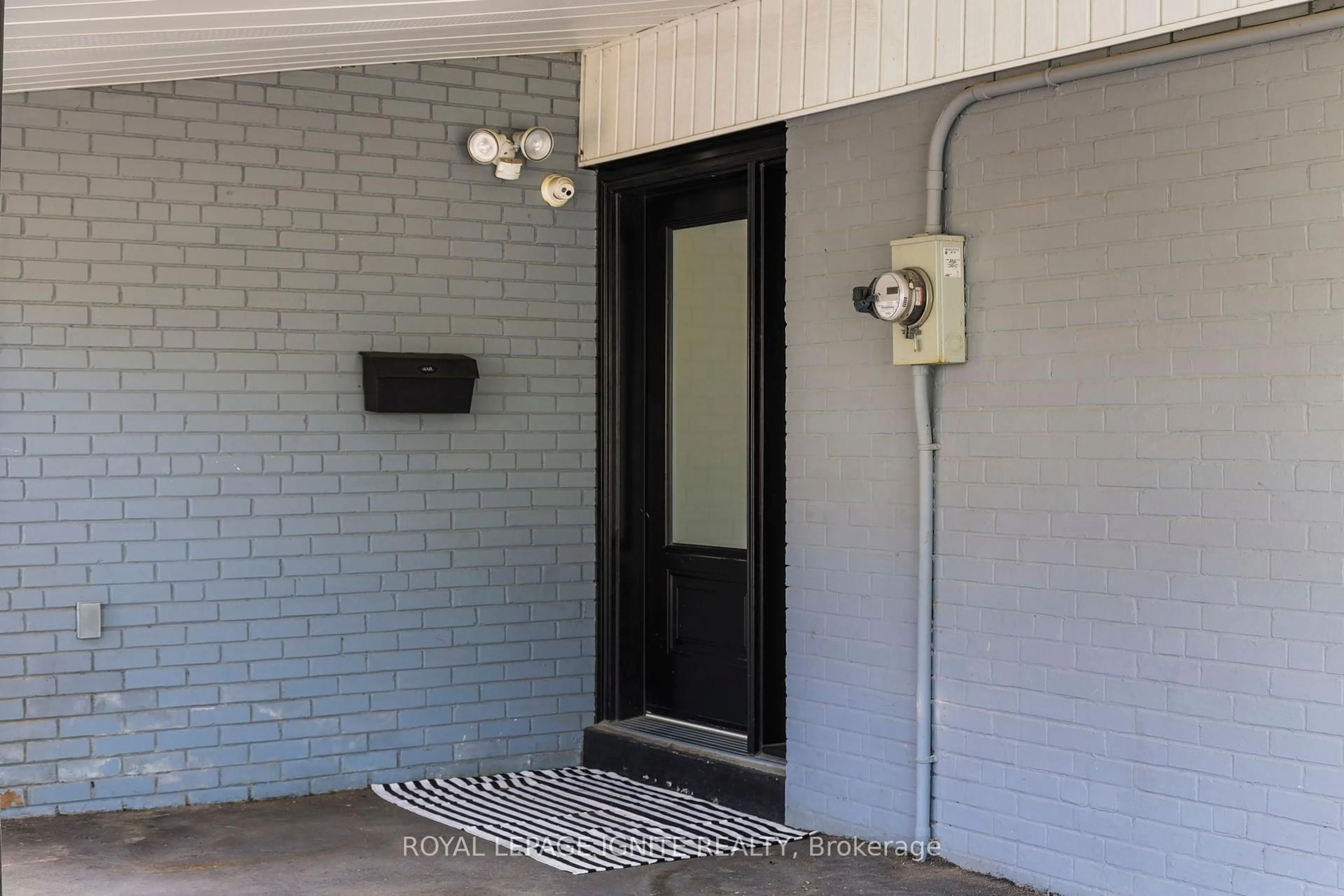 Indoor entryway for 47 Deerfield Rd, Toronto Ontario M1K 4X2