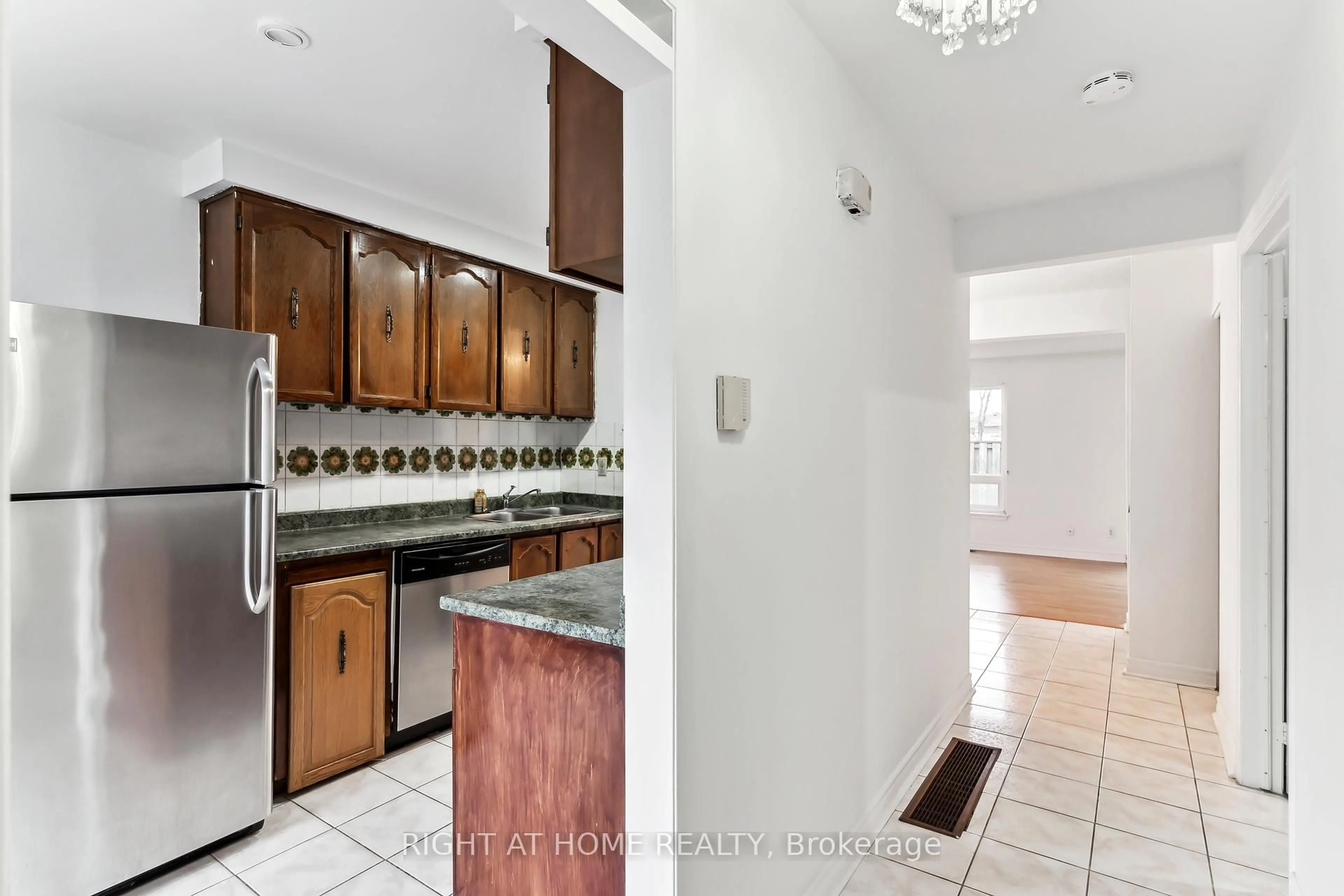 Unknown for 44 Chester Le Blvd #92, Toronto Ontario M1W 2M8