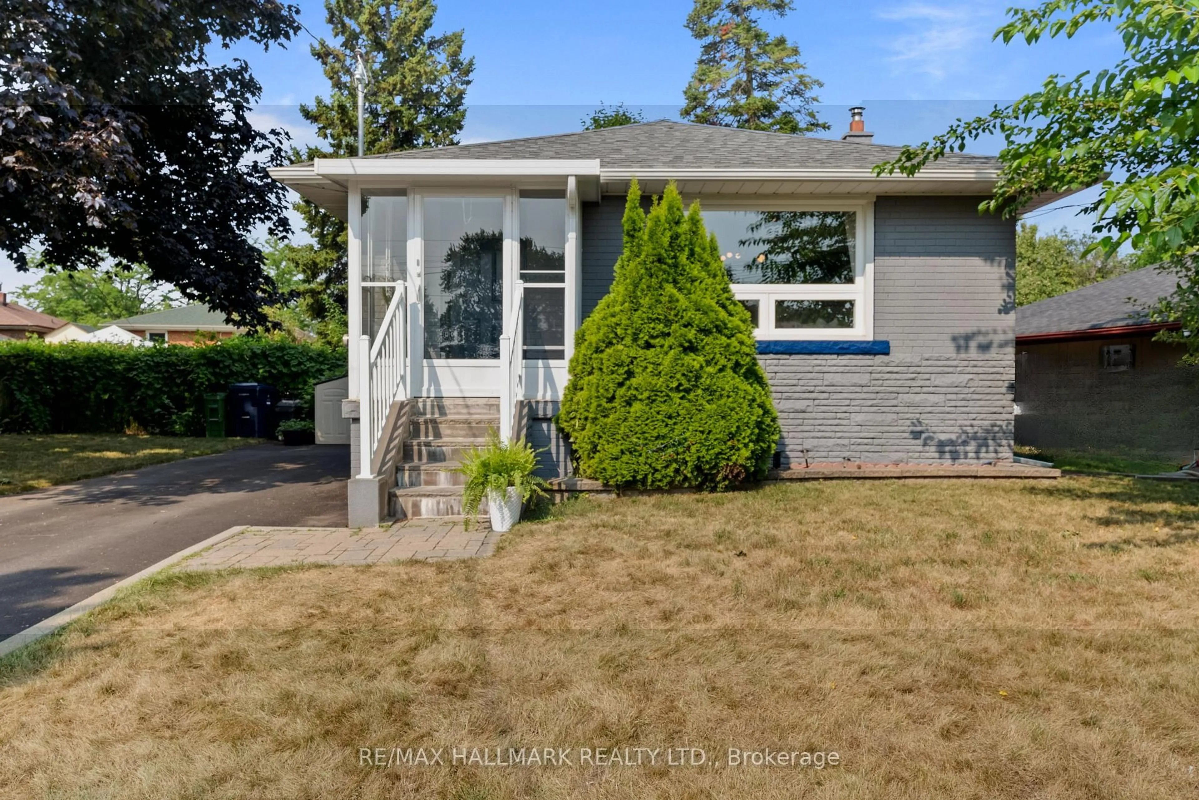 Home with vinyl exterior material, street for 6 Ivanhoe Crt, Toronto Ontario M1R 3G9