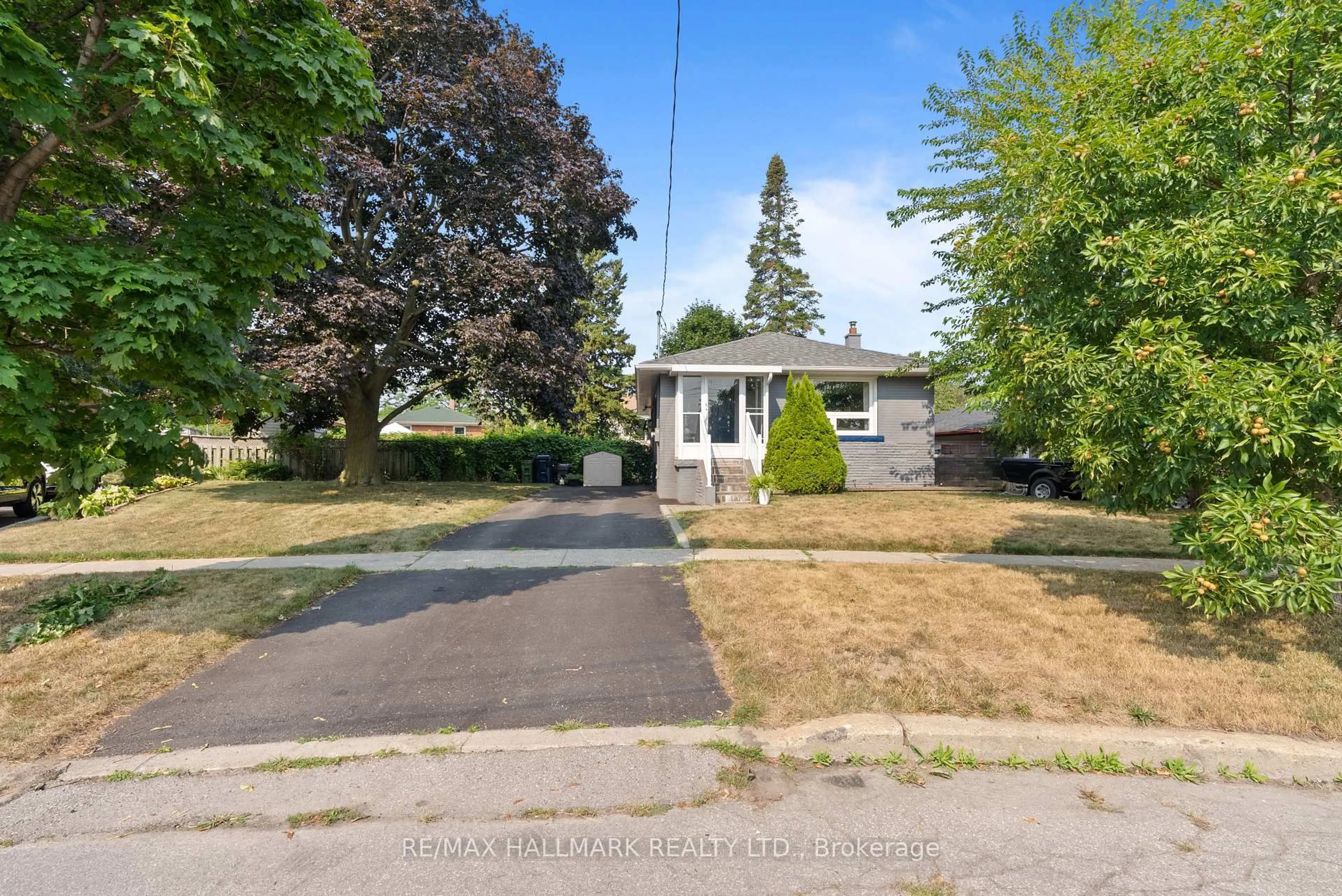 A pic from outside/outdoor area/front of a property/back of a property/a pic from drone, street for 6 Ivanhoe Crt, Toronto Ontario M1R 3G9