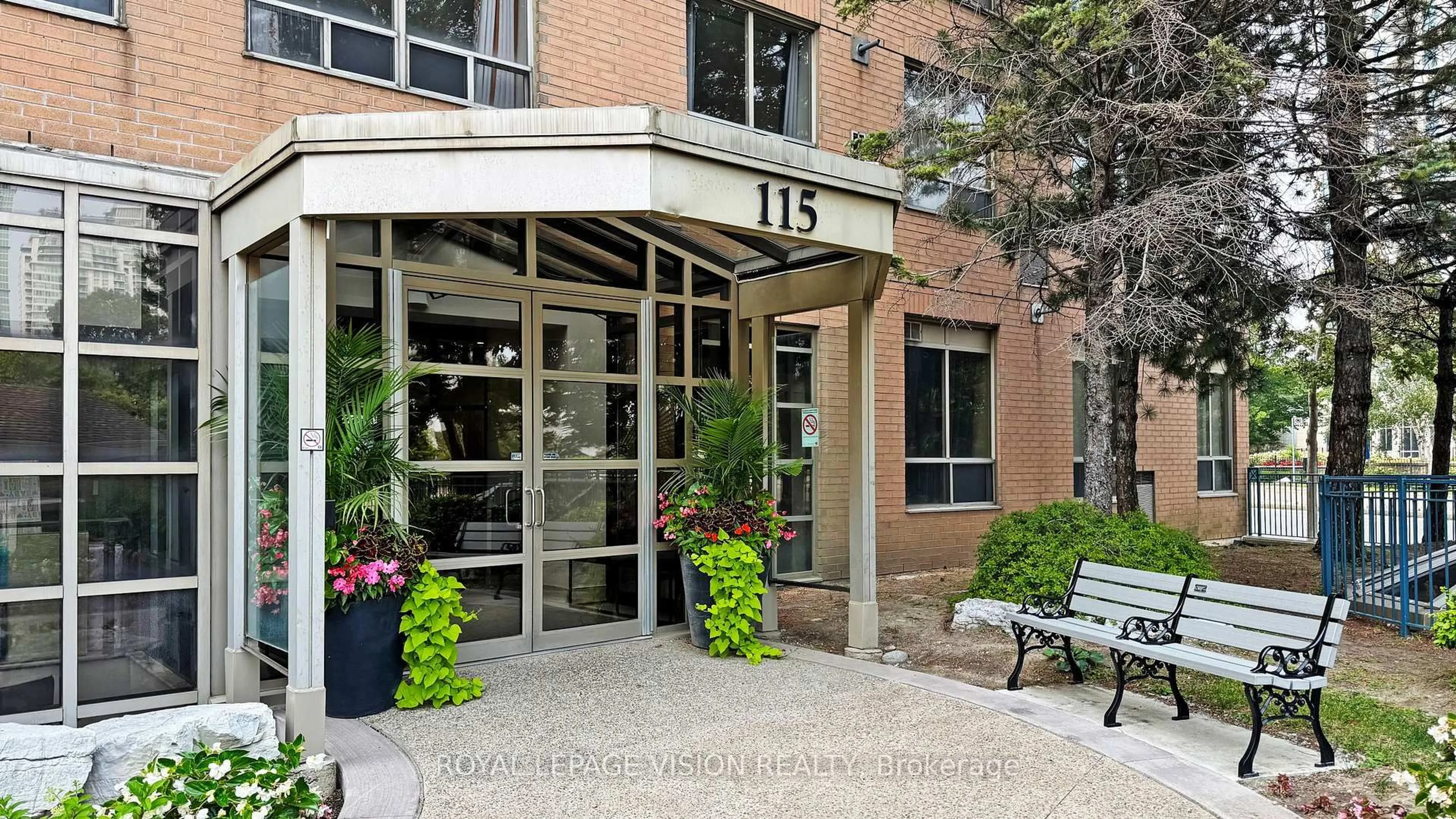 Unknown for 115 Omni Dr #207, Toronto Ontario M1P 5B4
