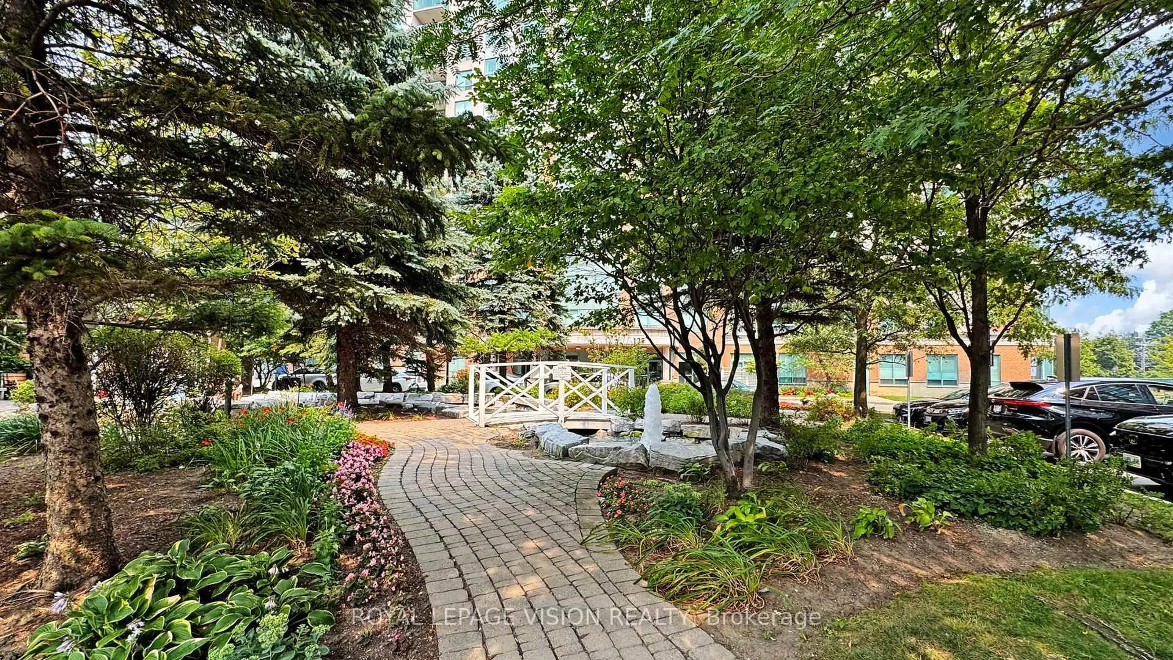 Patio, street for 115 Omni Dr #207, Toronto Ontario M1P 5B4