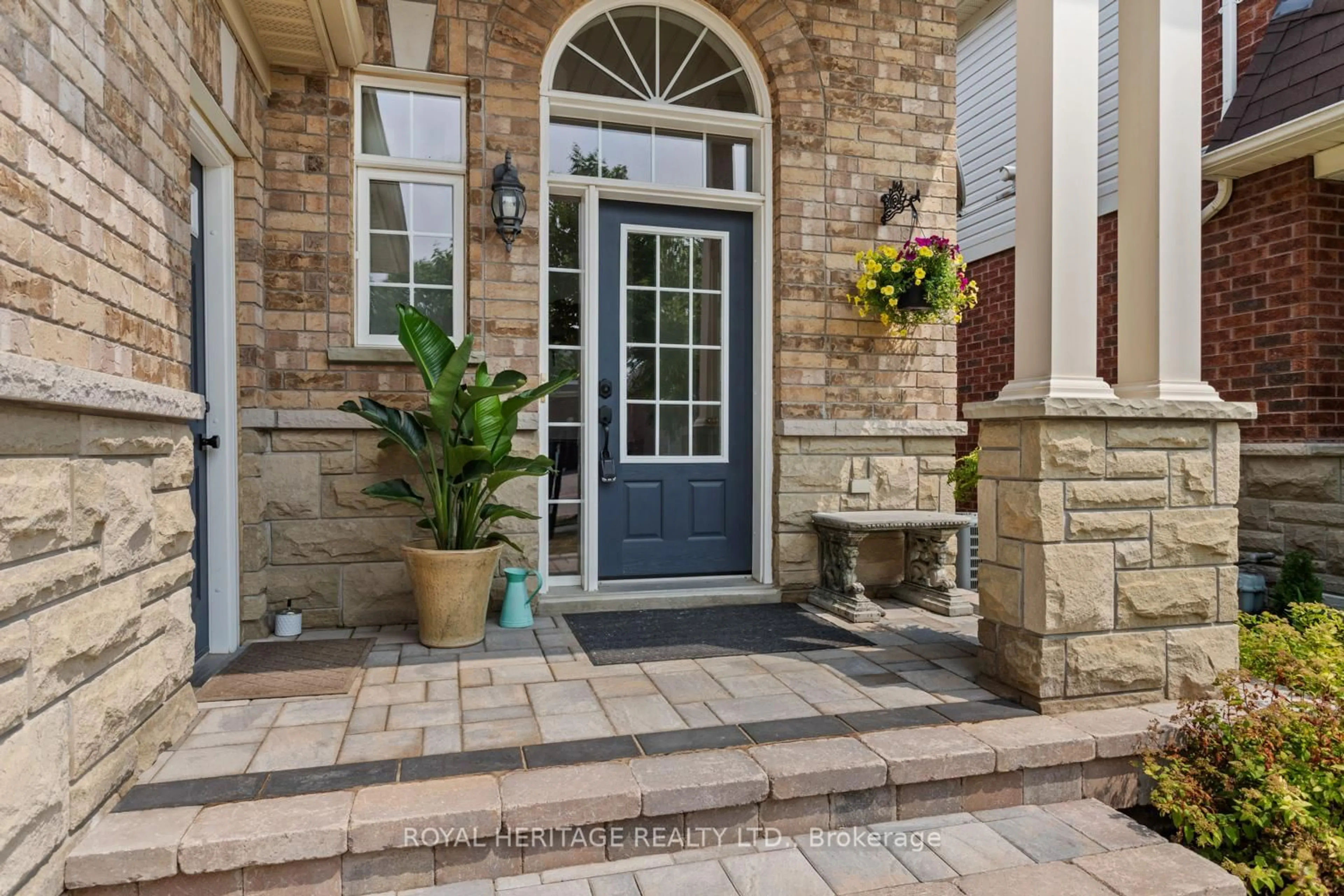 Indoor entryway for 11 Piper Cres, Clarington Ontario L1C 0G3