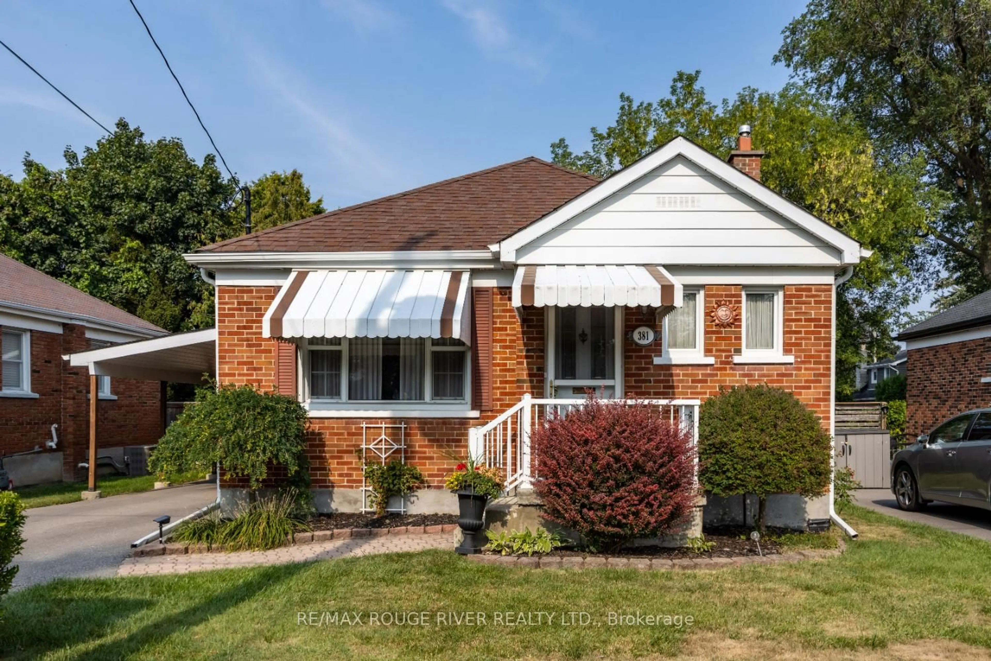 Home with brick exterior material, street for 381 Leslie St, Oshawa Ontario L1G 5H8