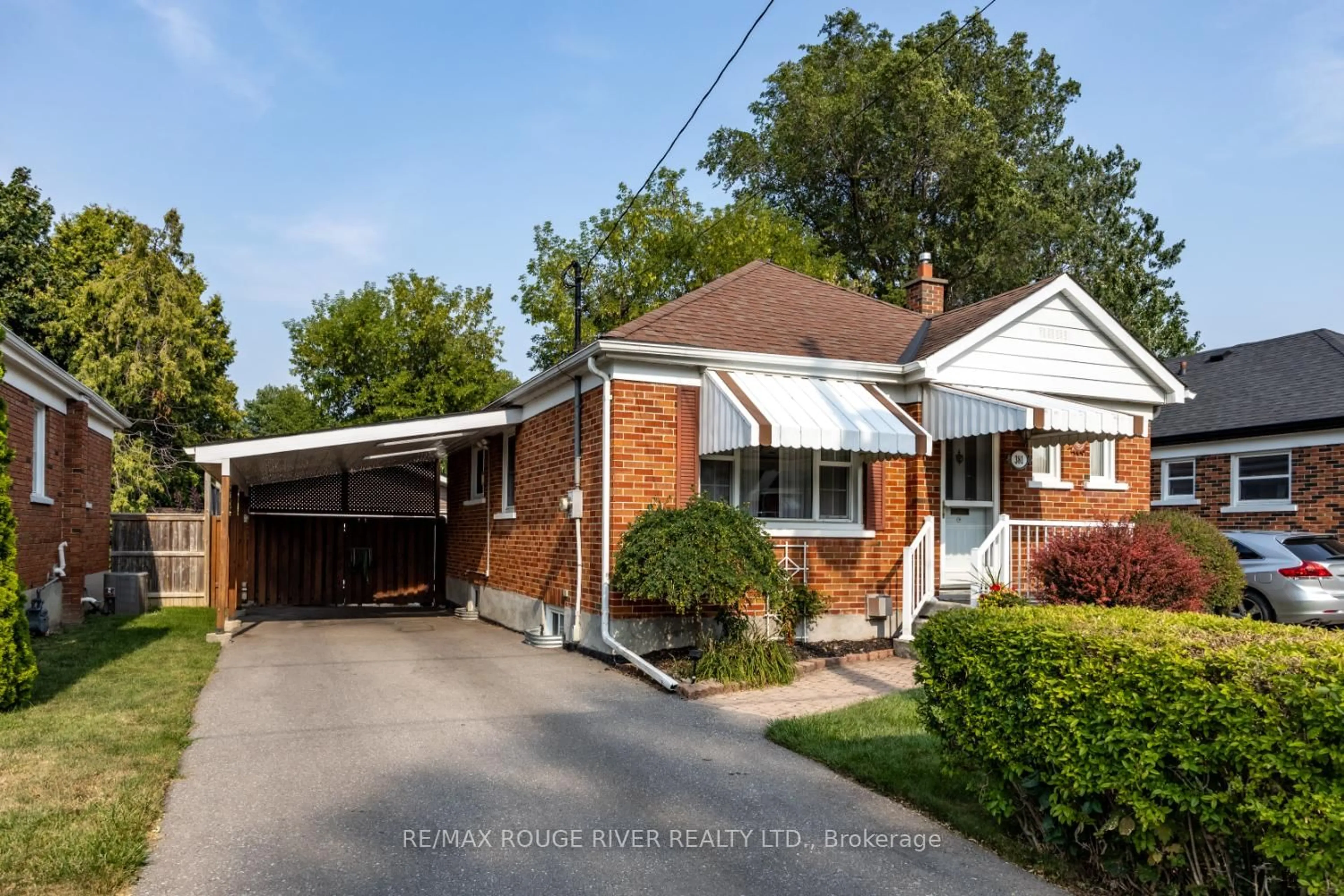 Home with brick exterior material, street for 381 Leslie St, Oshawa Ontario L1G 5H8