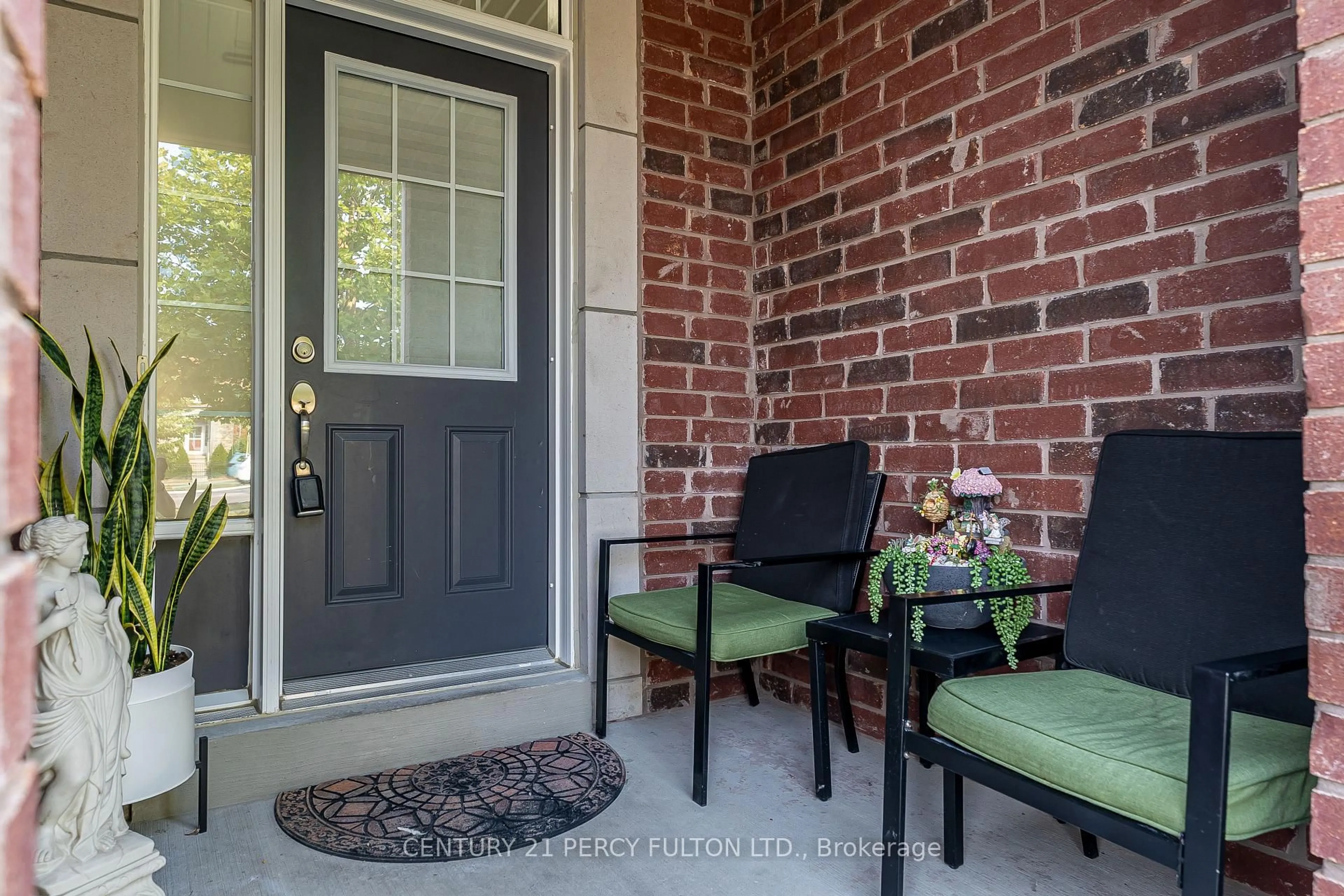 Indoor entryway for 49 Rimrock Cres, Whitby Ontario L1N 0E5