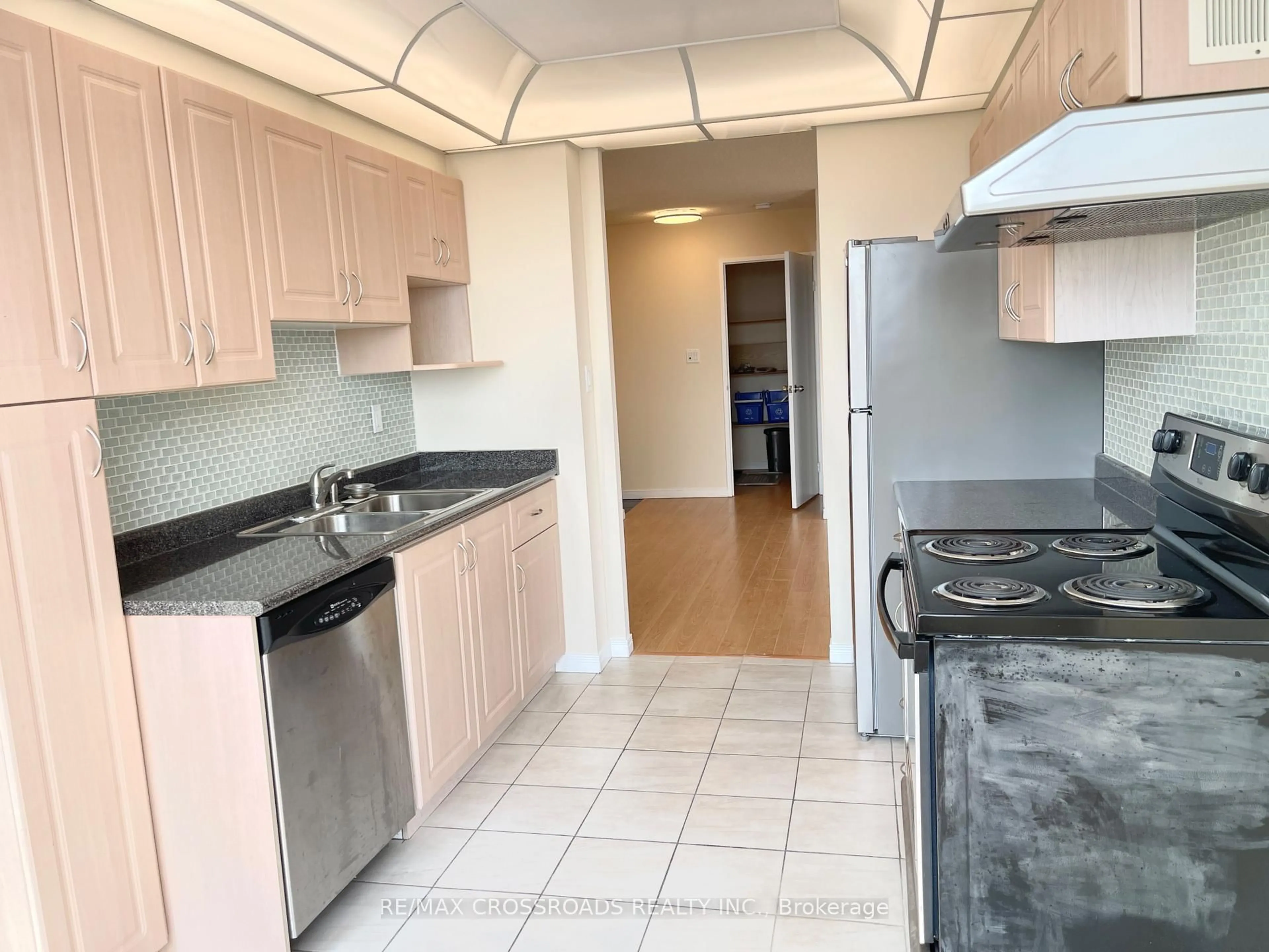 Standard kitchen, unknown for 75 Bamburgh Circ #1425, Toronto Ontario M1W 3W1