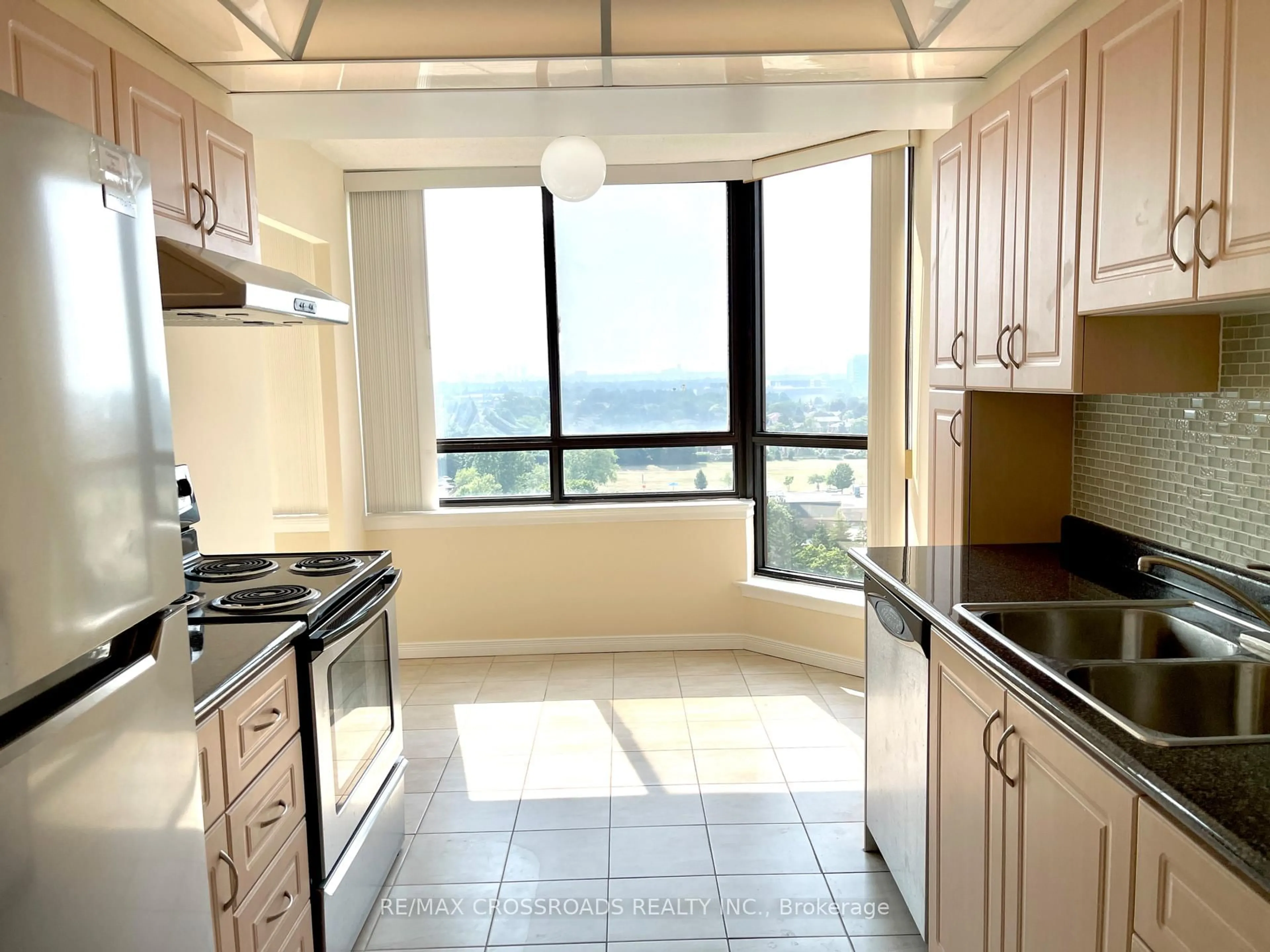 Standard kitchen, ceramic/tile floor for 75 Bamburgh Circ #1425, Toronto Ontario M1W 3W1