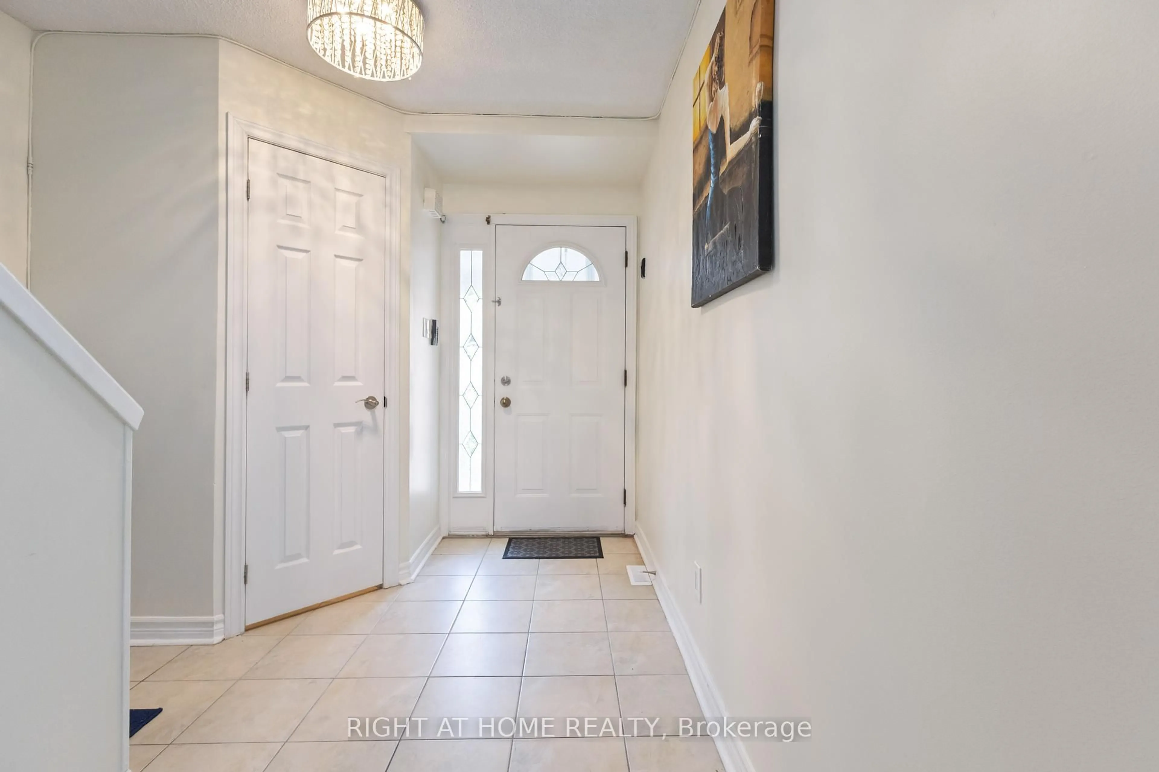 Indoor entryway for 77 Lowry Sq, Toronto Ontario M1B 1N7