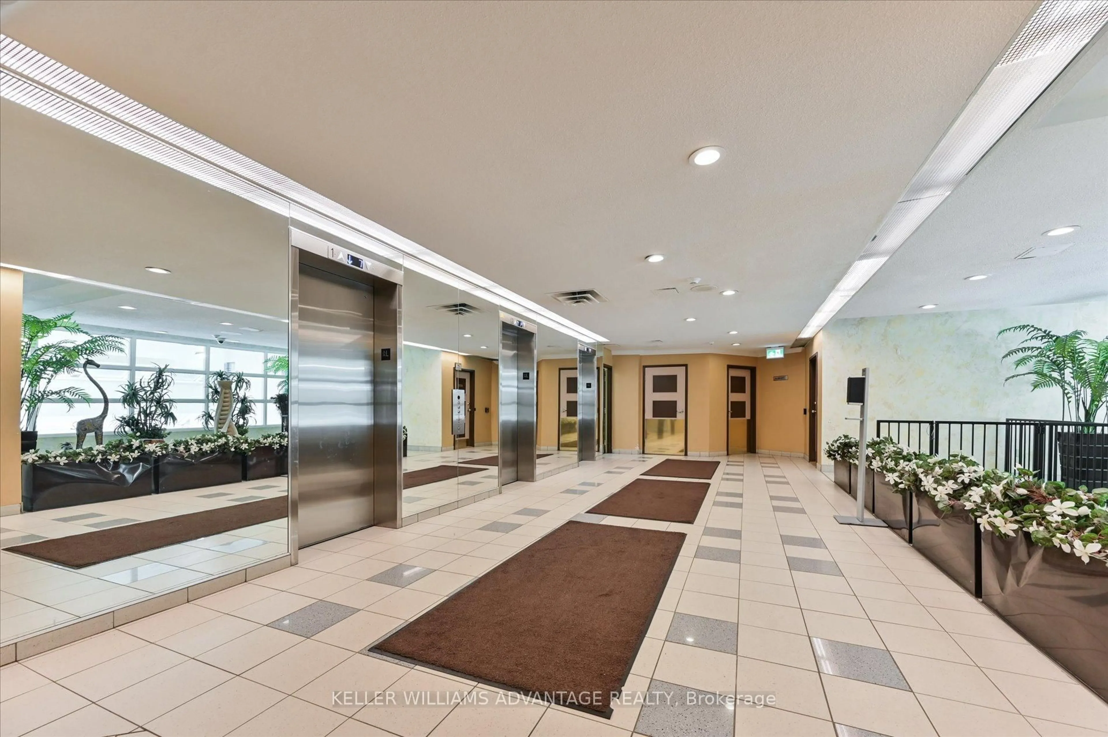 Indoor foyer for 3050 Ellesmere Ave #501, Toronto Ontario M1E 5E6
