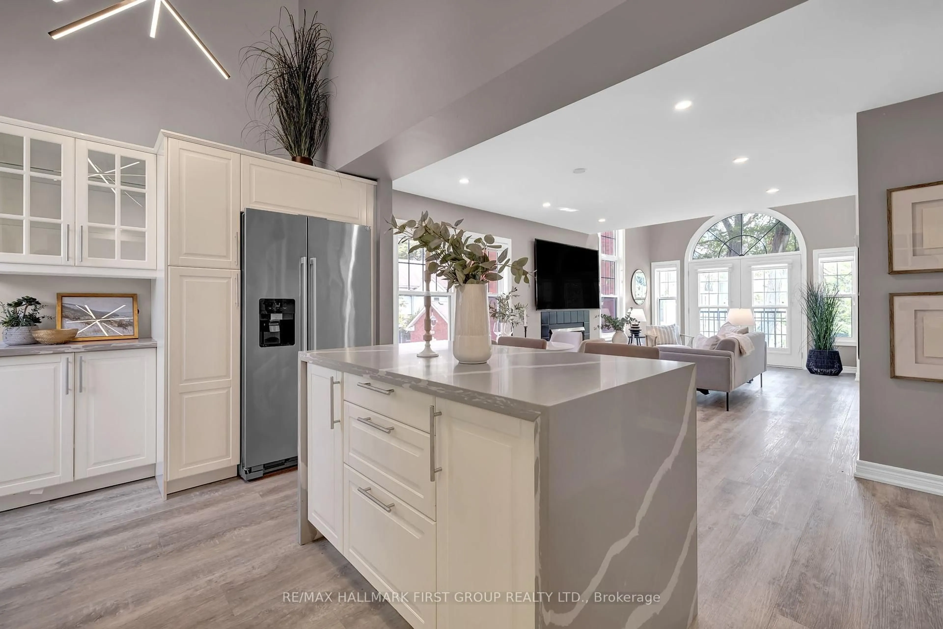 Open concept kitchen, ceramic/tile floor for 1657 Nash Rd #J2, Clarington Ontario L1E 1S8