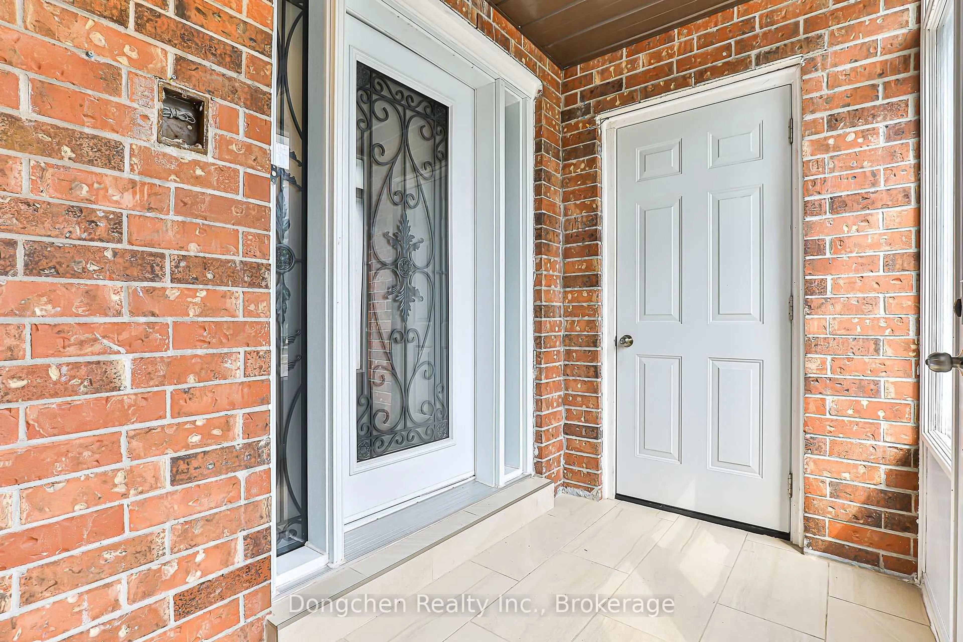 Indoor entryway for 14 Carl Cres, Toronto Ontario M1W 3R2