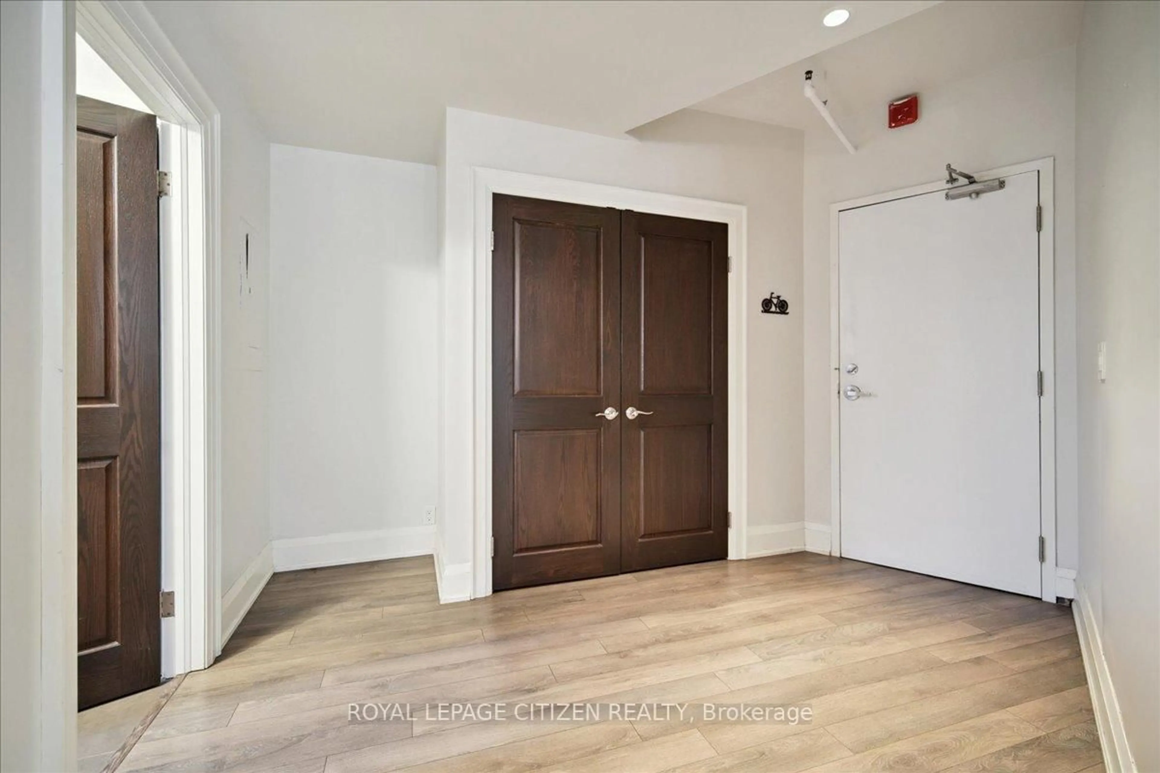 Indoor entryway for 326 Carlaw Ave #201, Toronto Ontario M4M 3N8