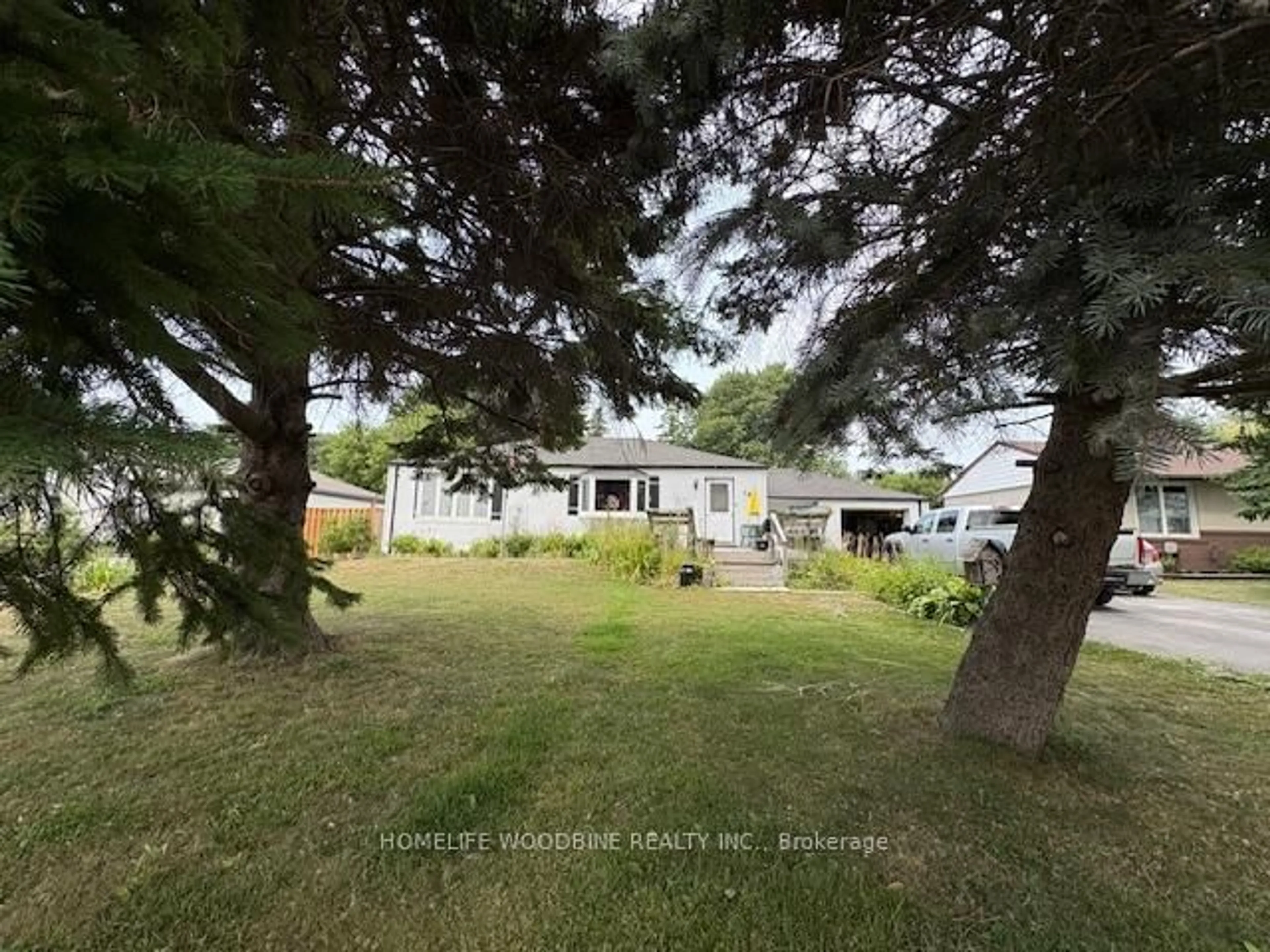 A pic from outside/outdoor area/front of a property/back of a property/a pic from drone, unknown for 16 Almond Ave, Whitby Ontario L1P 1K5