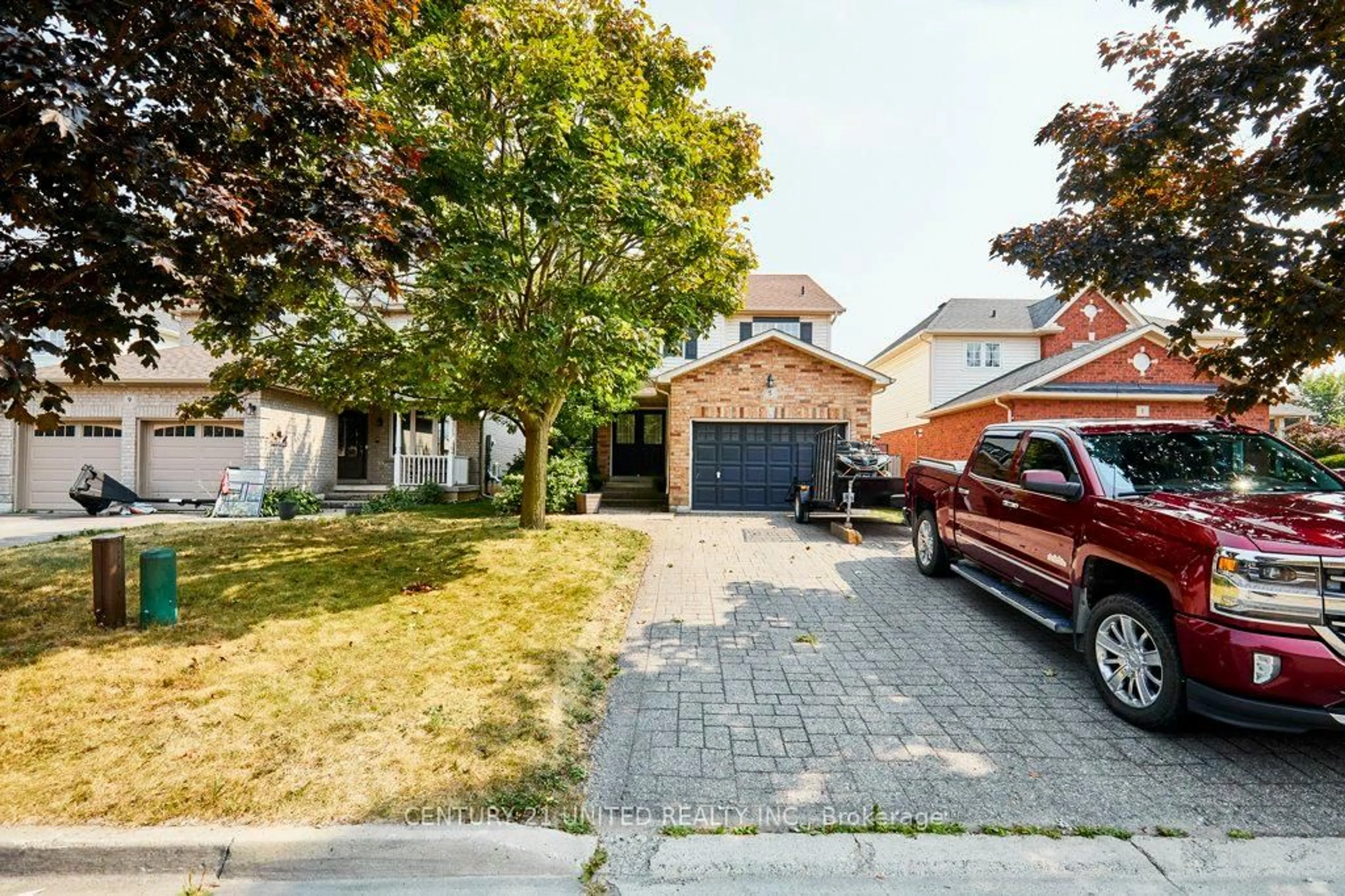 A pic from outside/outdoor area/front of a property/back of a property/a pic from drone, street for 5 Pickard Gate, Clarington Ontario L1E 3E3