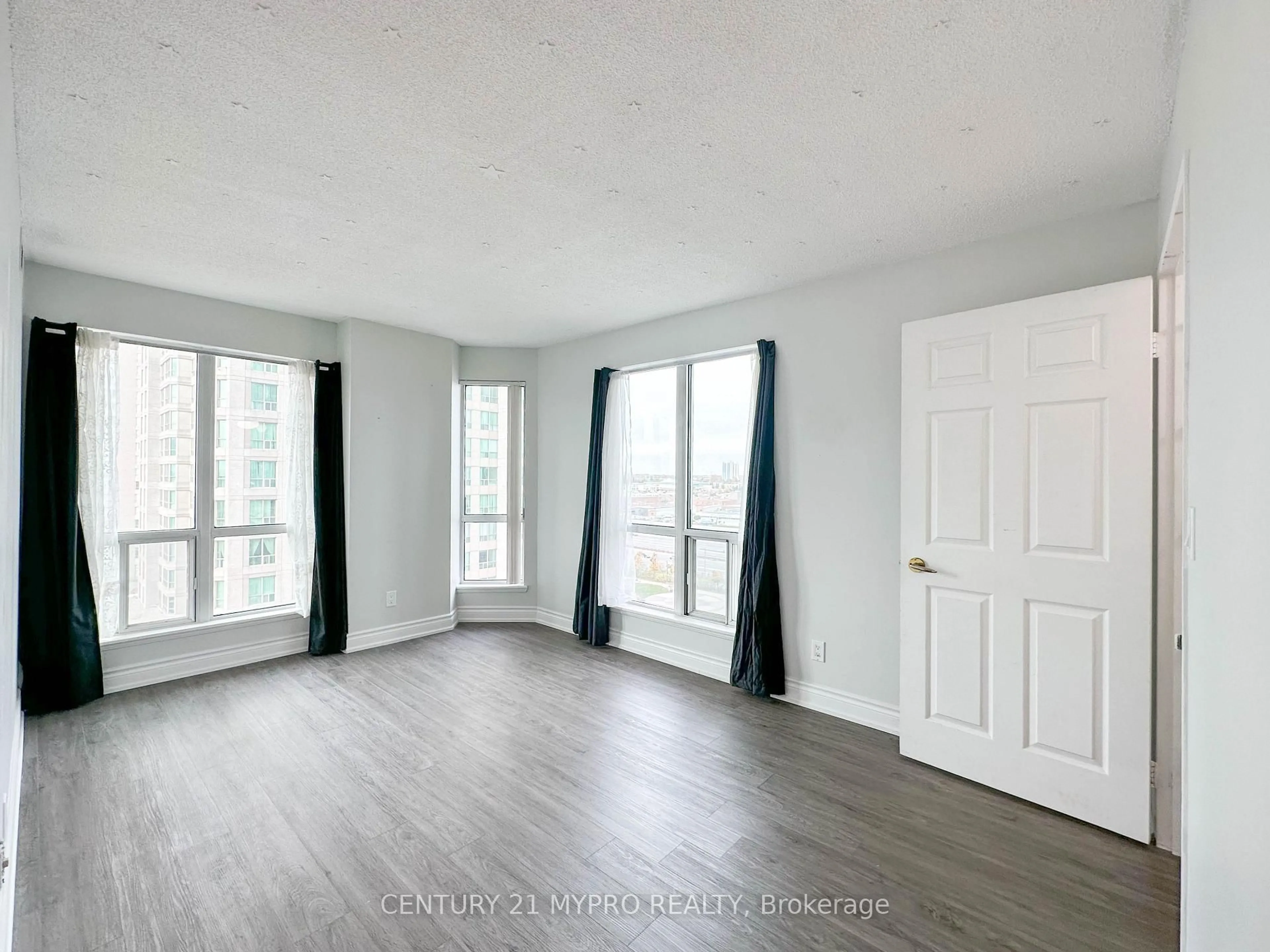 A pic of a room for 8 Lee Centre Dr #913, Toronto Ontario M1H 3H8