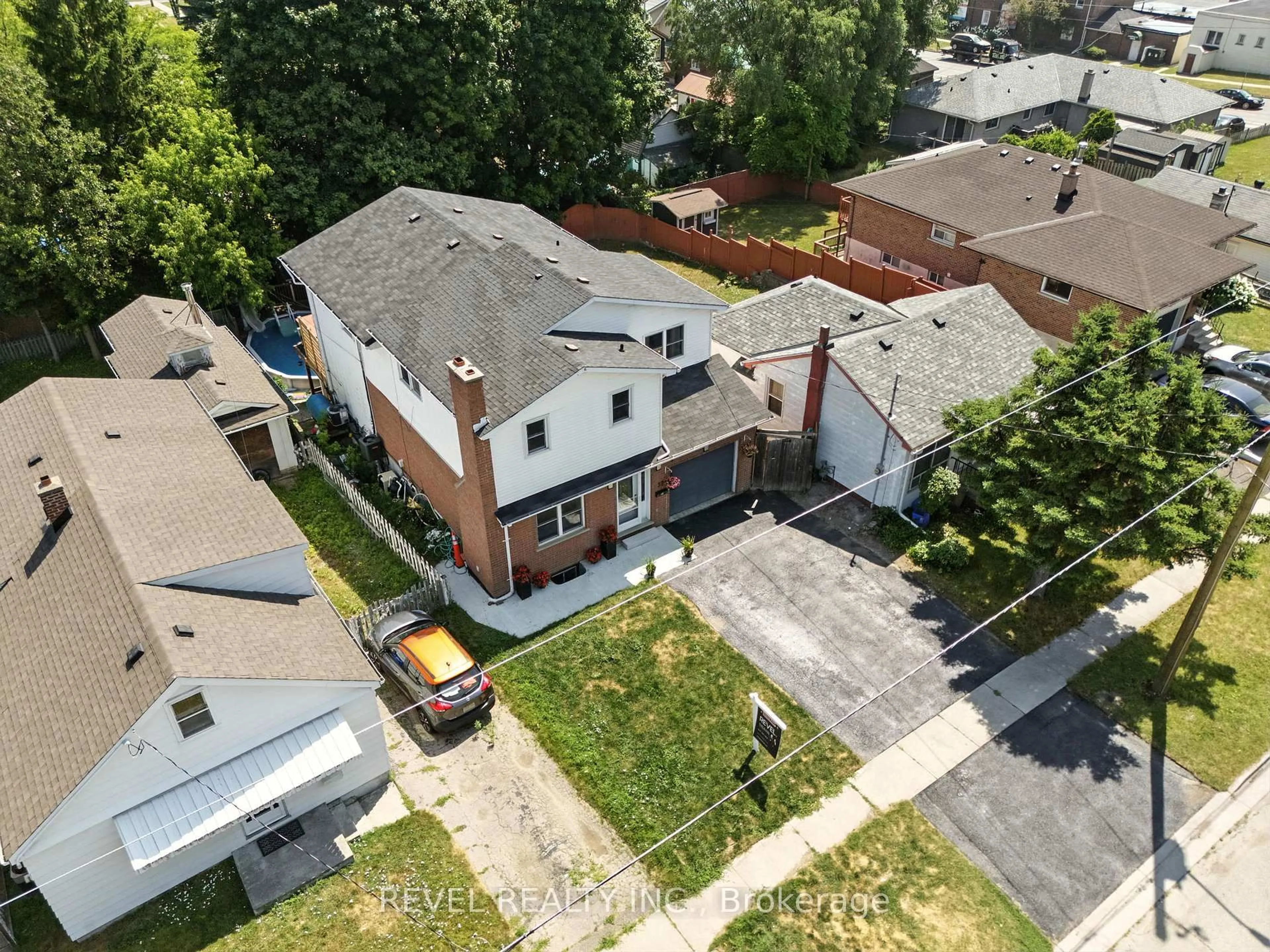 A pic from outside/outdoor area/front of a property/back of a property/a pic from drone, street for 57 Rosehill Blvd, Oshawa Ontario L1J 5G6