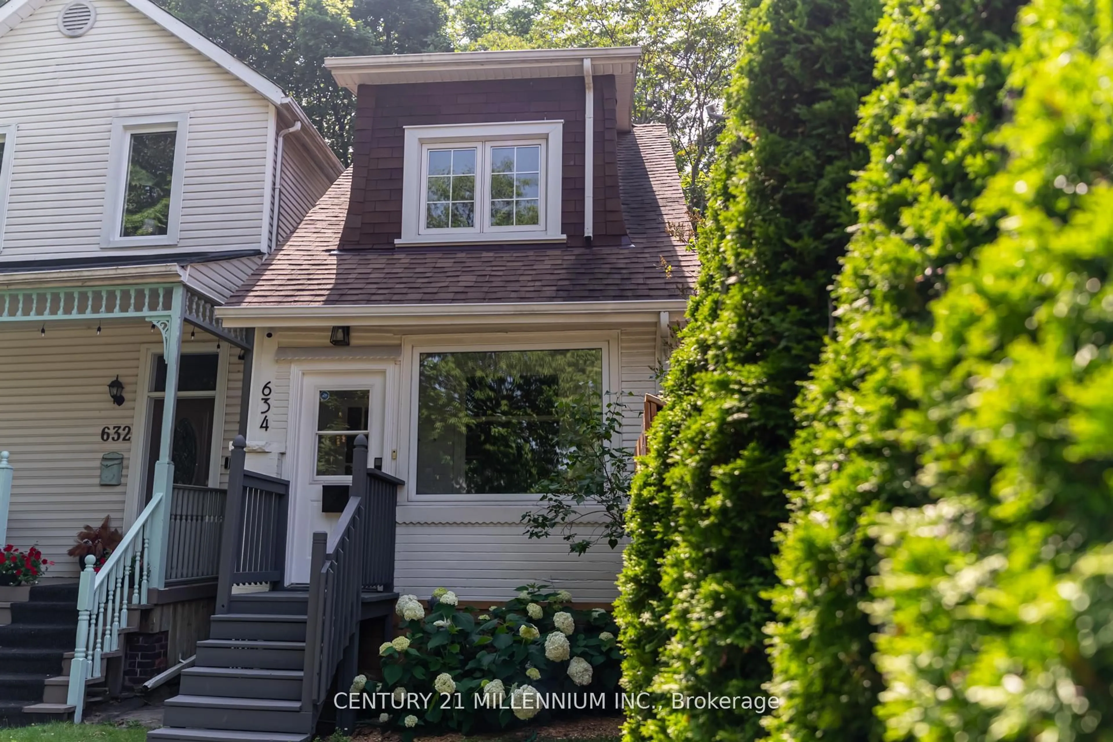 Unknown for 634 Woodbine Ave, Toronto Ontario M4E 2J1
