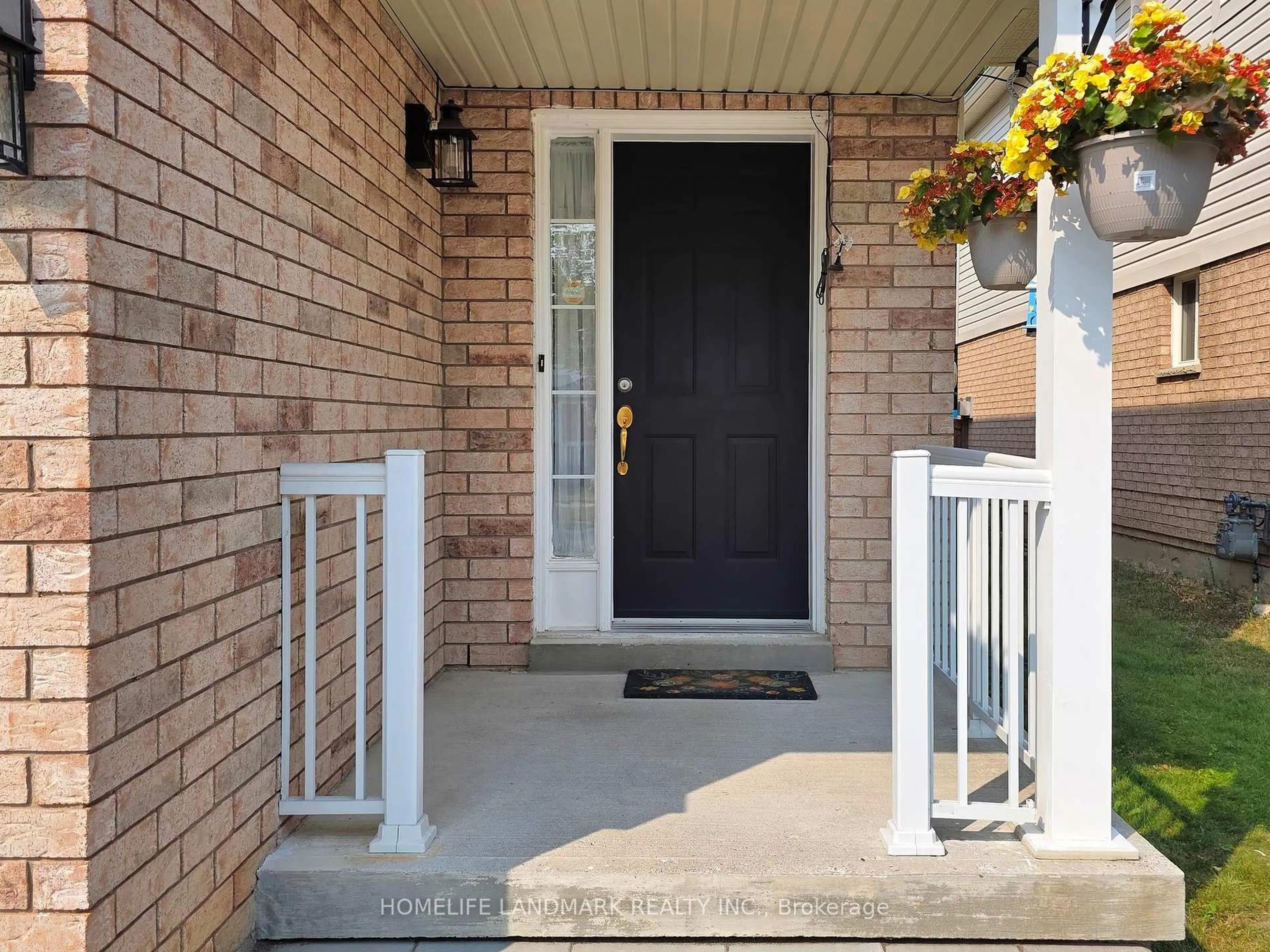 Indoor entryway for 117 Toscana Dr, Whitby Ontario L1R 3A1