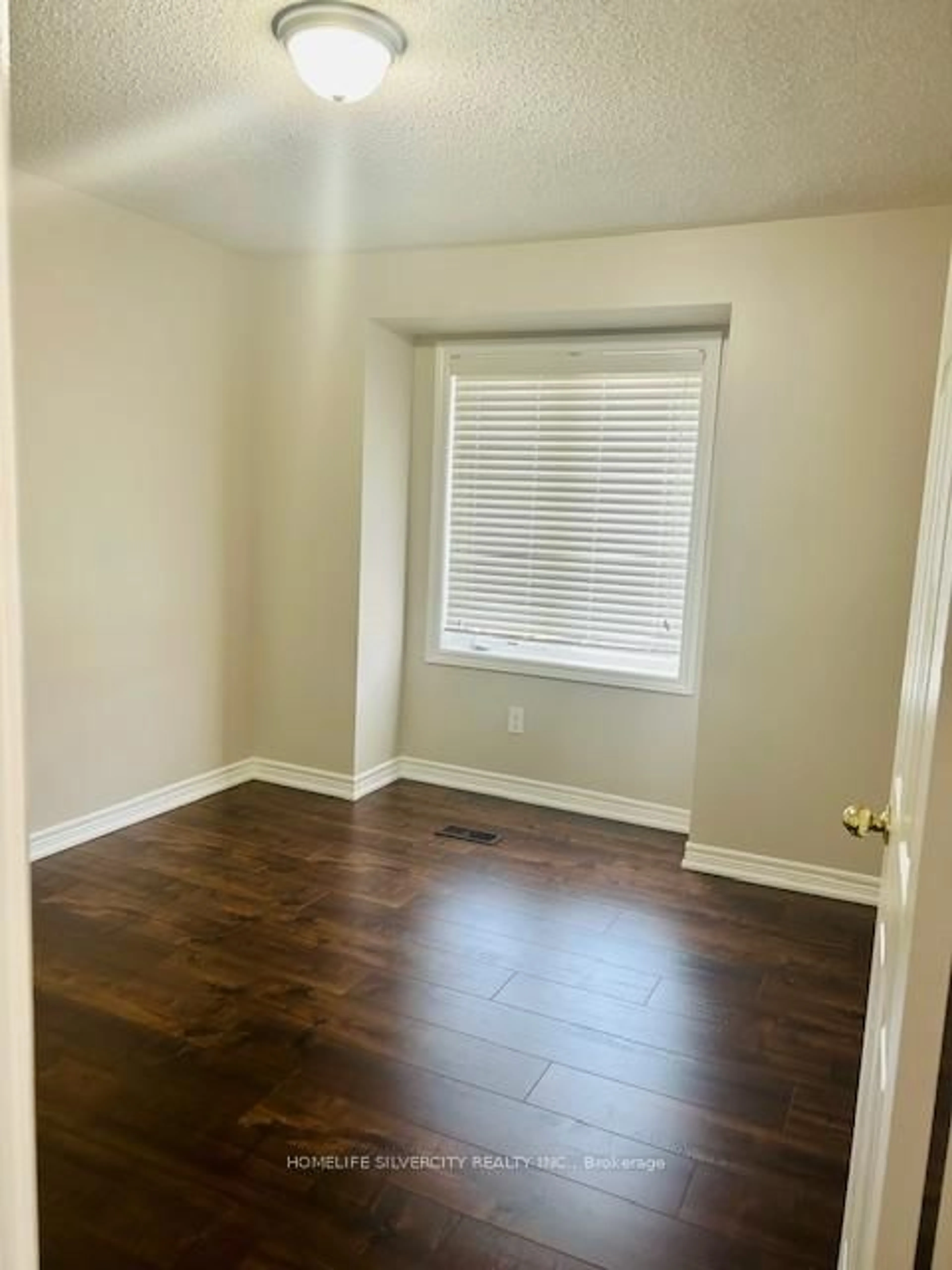A pic of a room for 13 Sandgate St, Whitby Ontario L1R 0L3