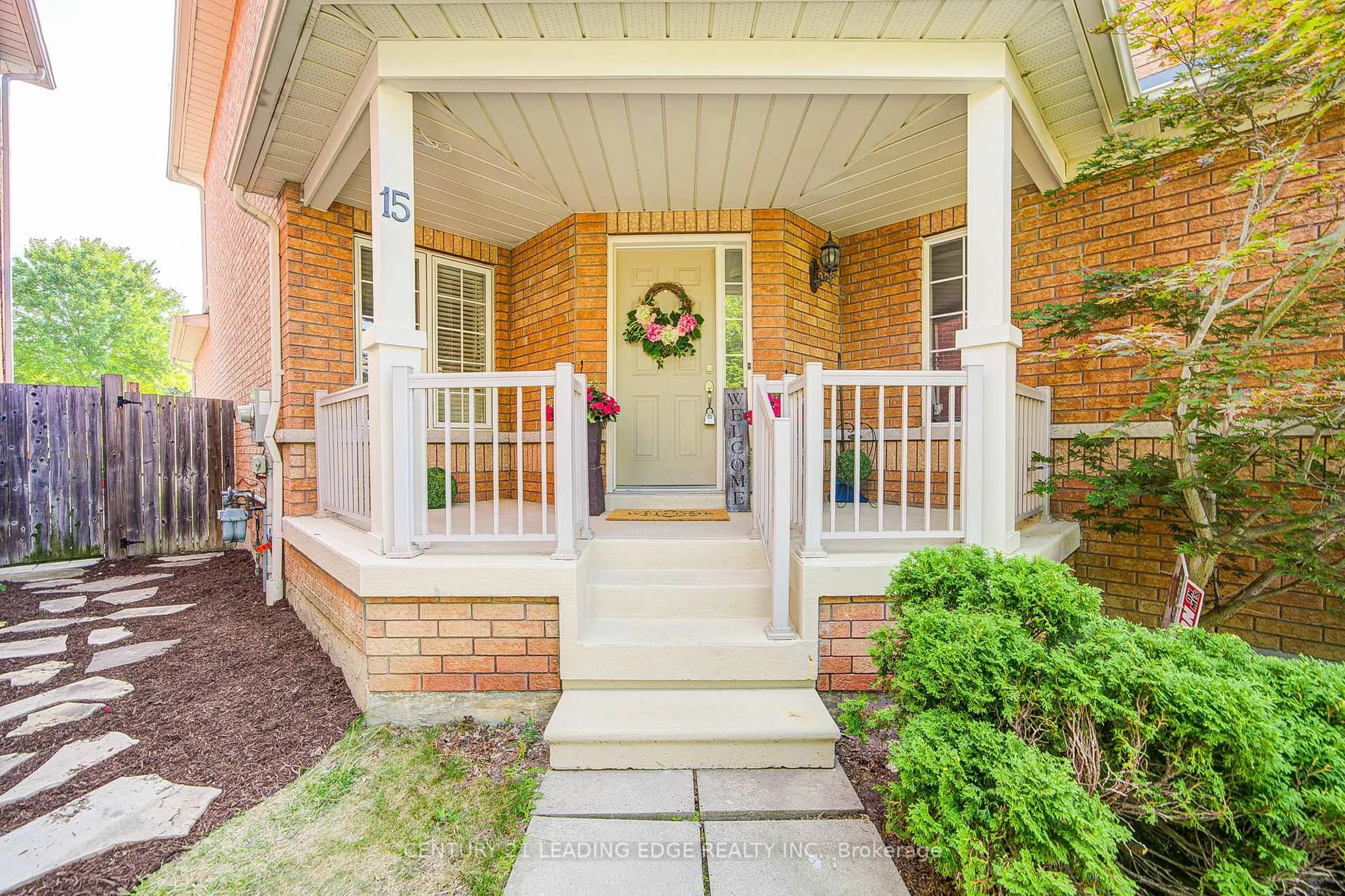 Indoor entryway for 15 Blanchard Crt, Whitby Ontario L1M 1H5