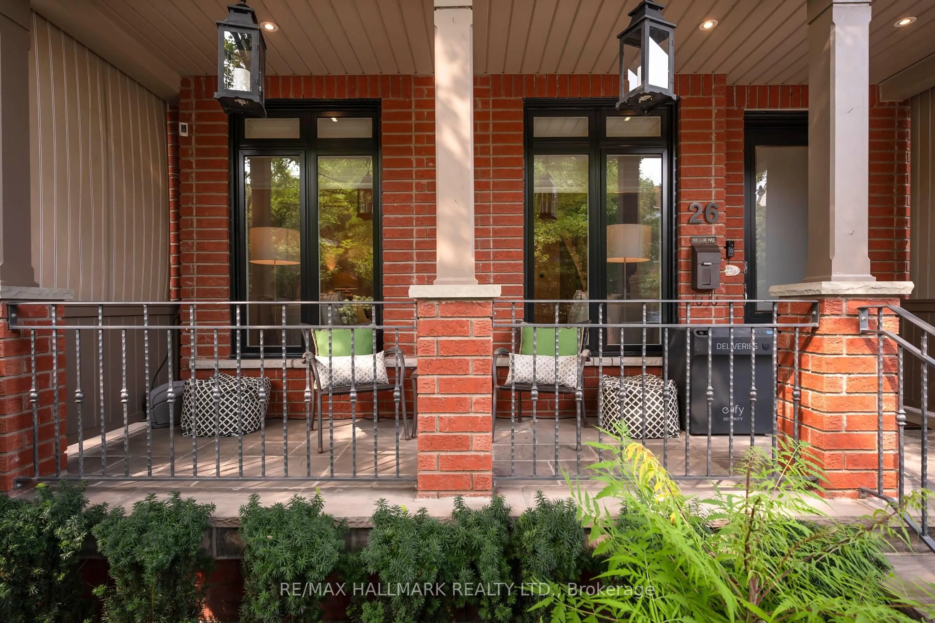 Patio, street for 26 Winners Circ, Toronto Ontario M4L 3Z7