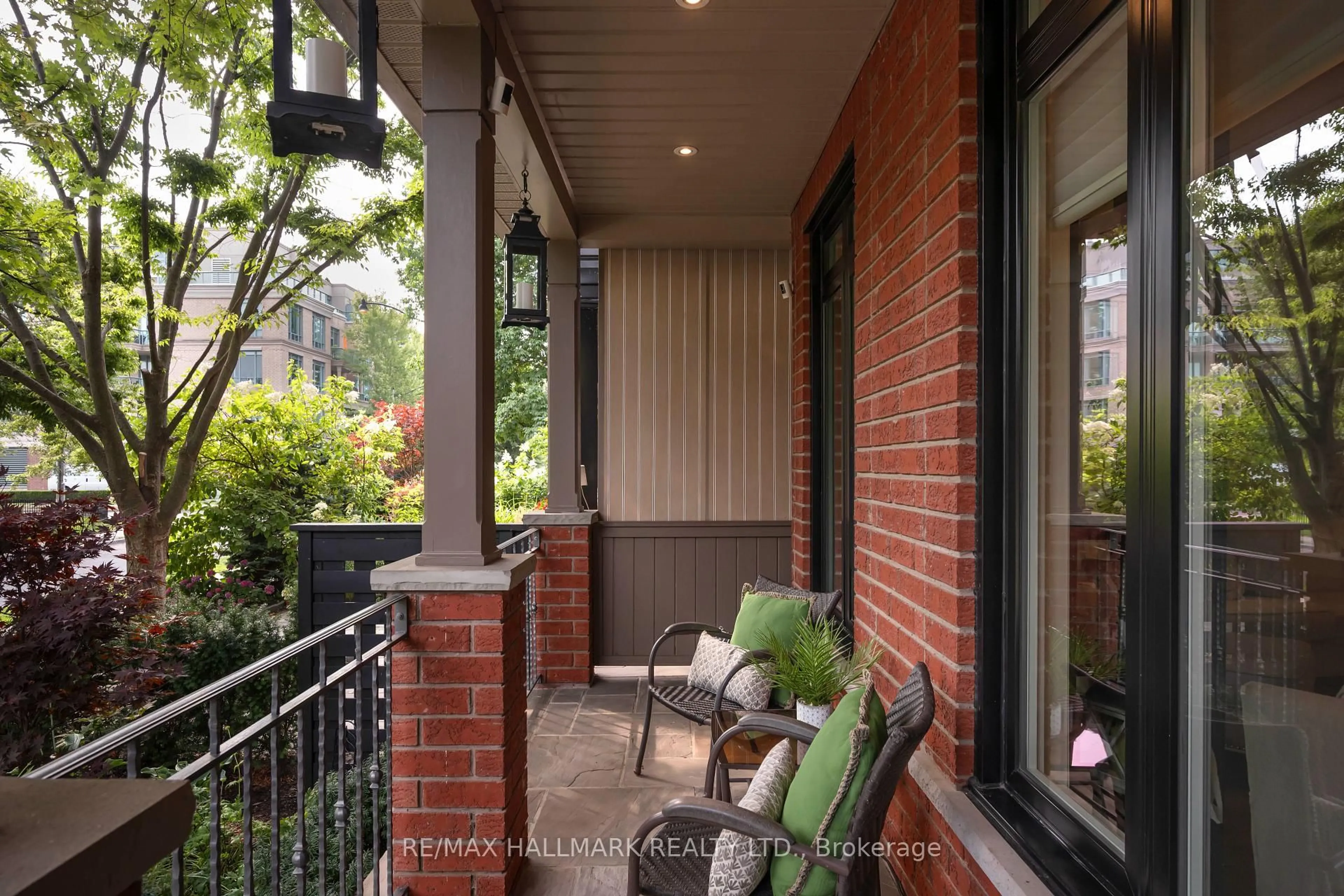 Patio, street for 26 Winners Circ, Toronto Ontario M4L 3Z7
