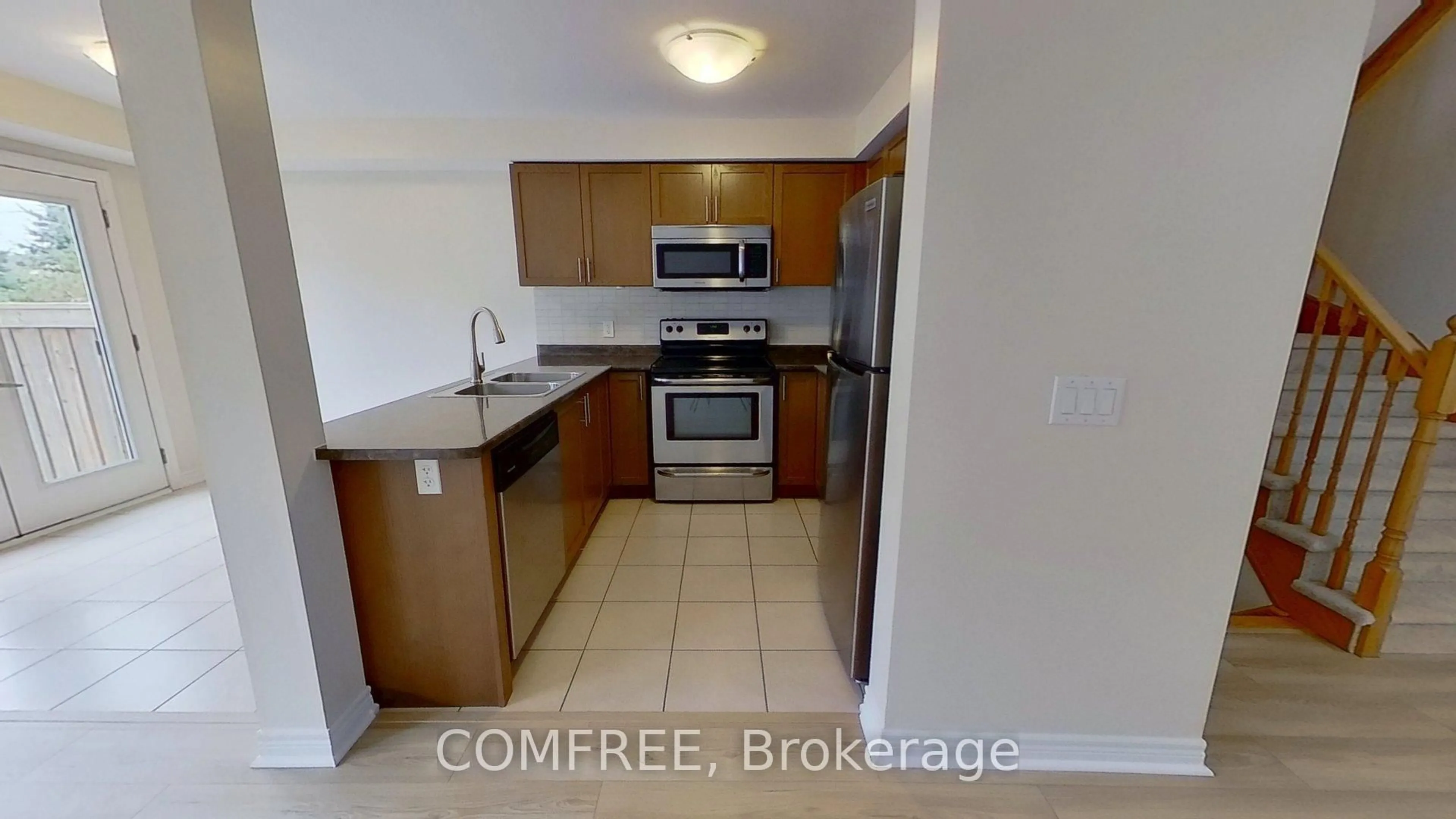 Standard kitchen, unknown for 47 Nearco Cres, Oshawa Ontario L1L 0J4