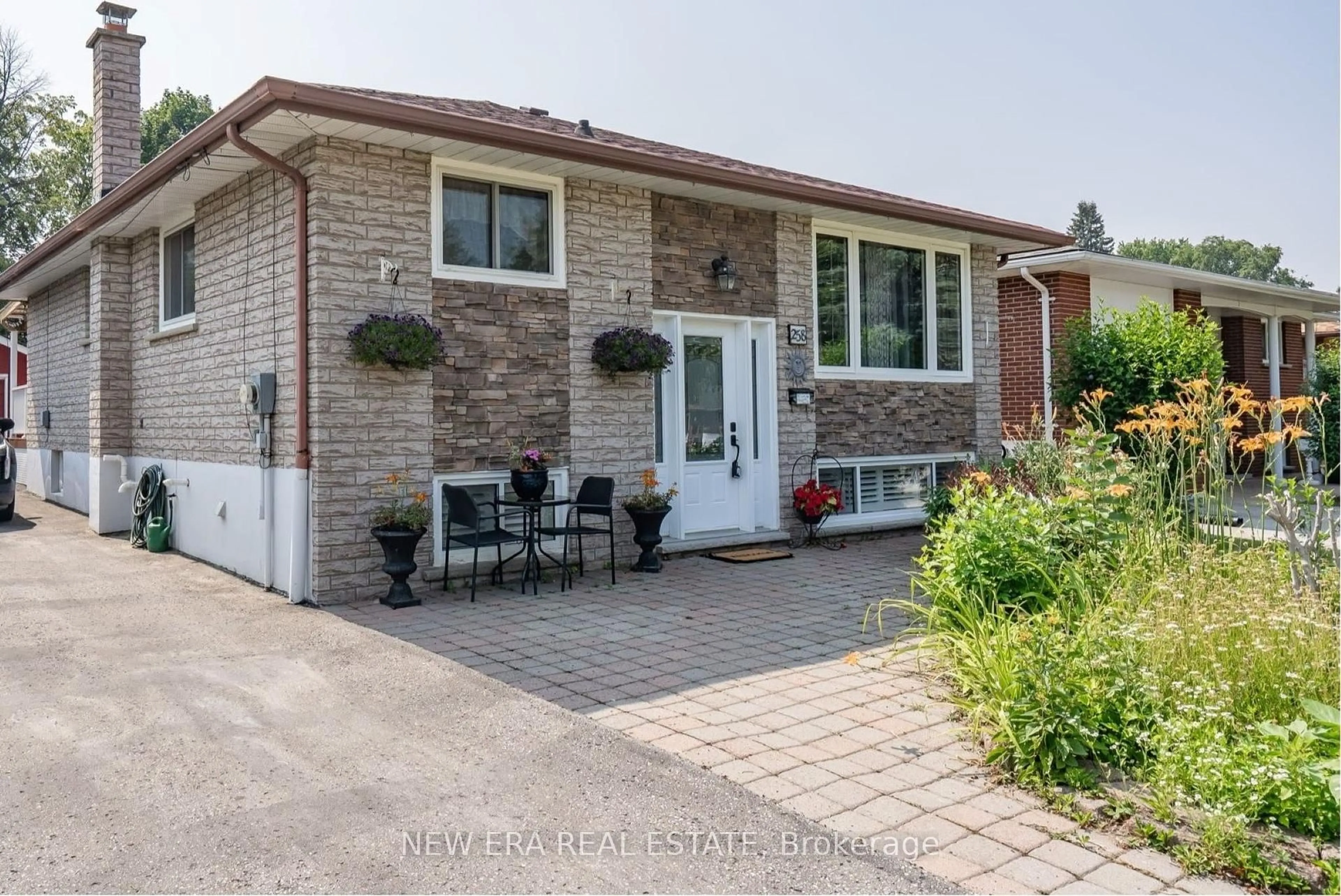 Home with brick exterior material, street for 258 Nipigon St, Oshawa Ontario L1J 4N7