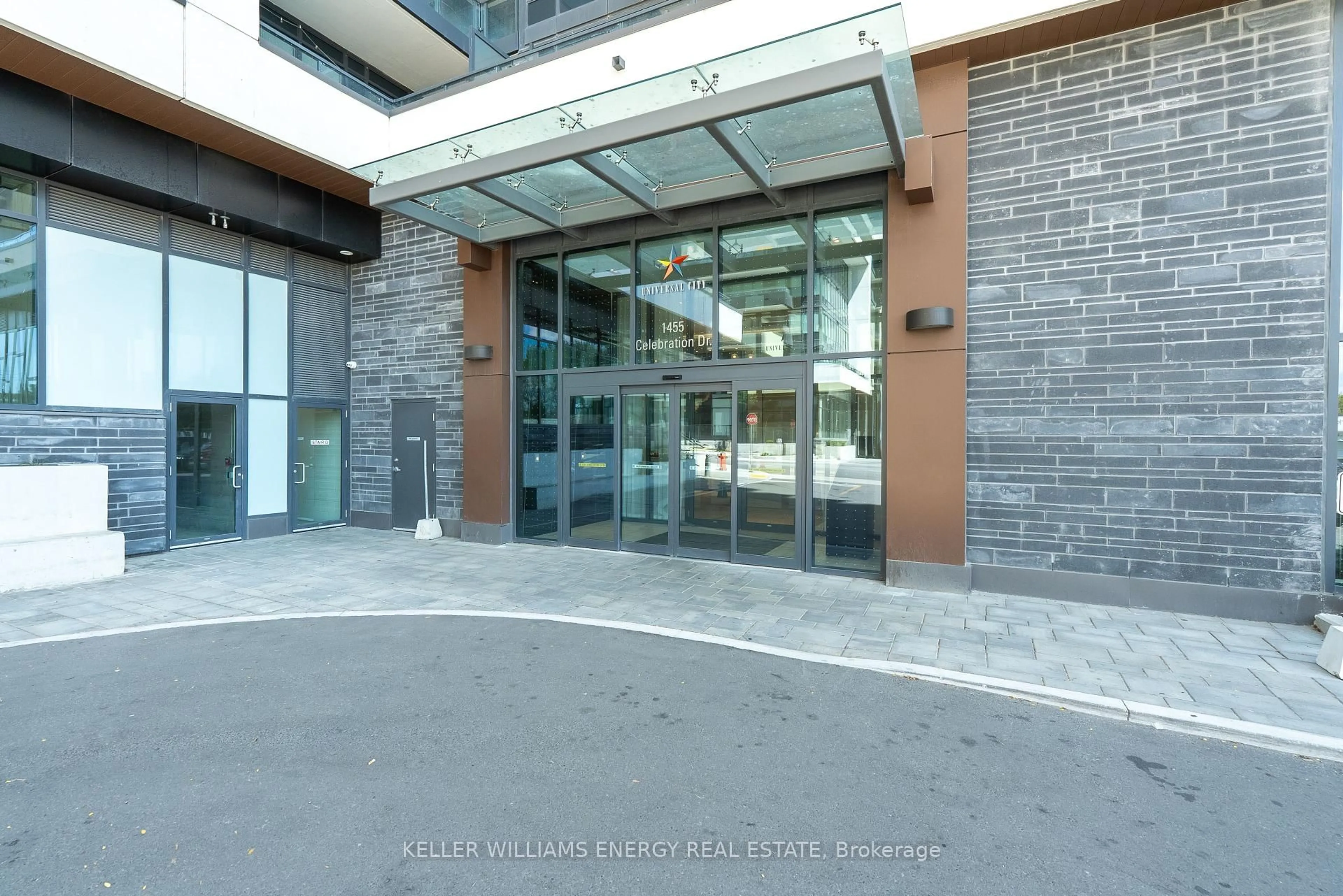 Indoor foyer for 1455 Celebration Dr #416, Pickering Ontario L1W 0C3