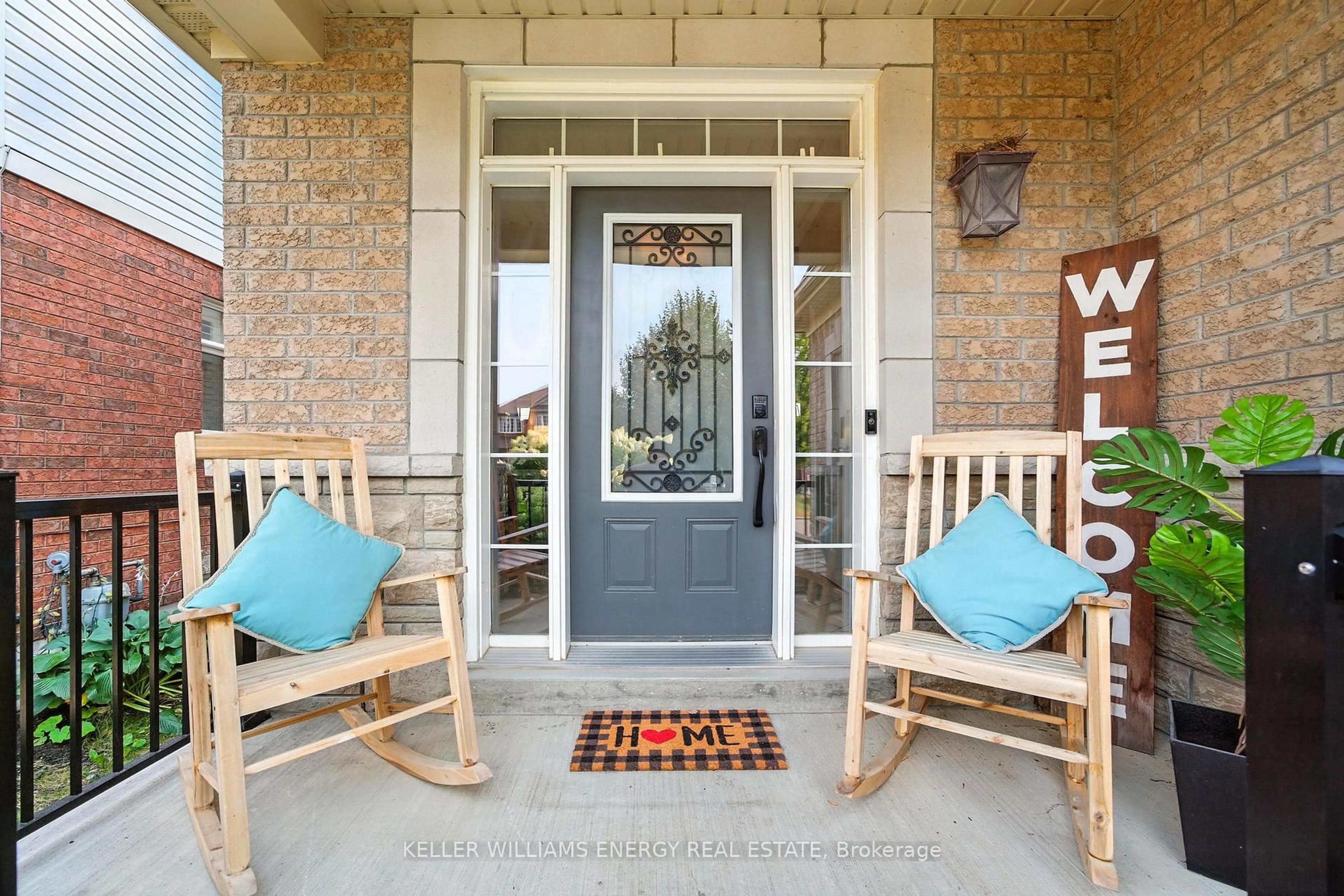 Indoor entryway for 107 Hockley Ave, Clarington Ontario L1C 0G4