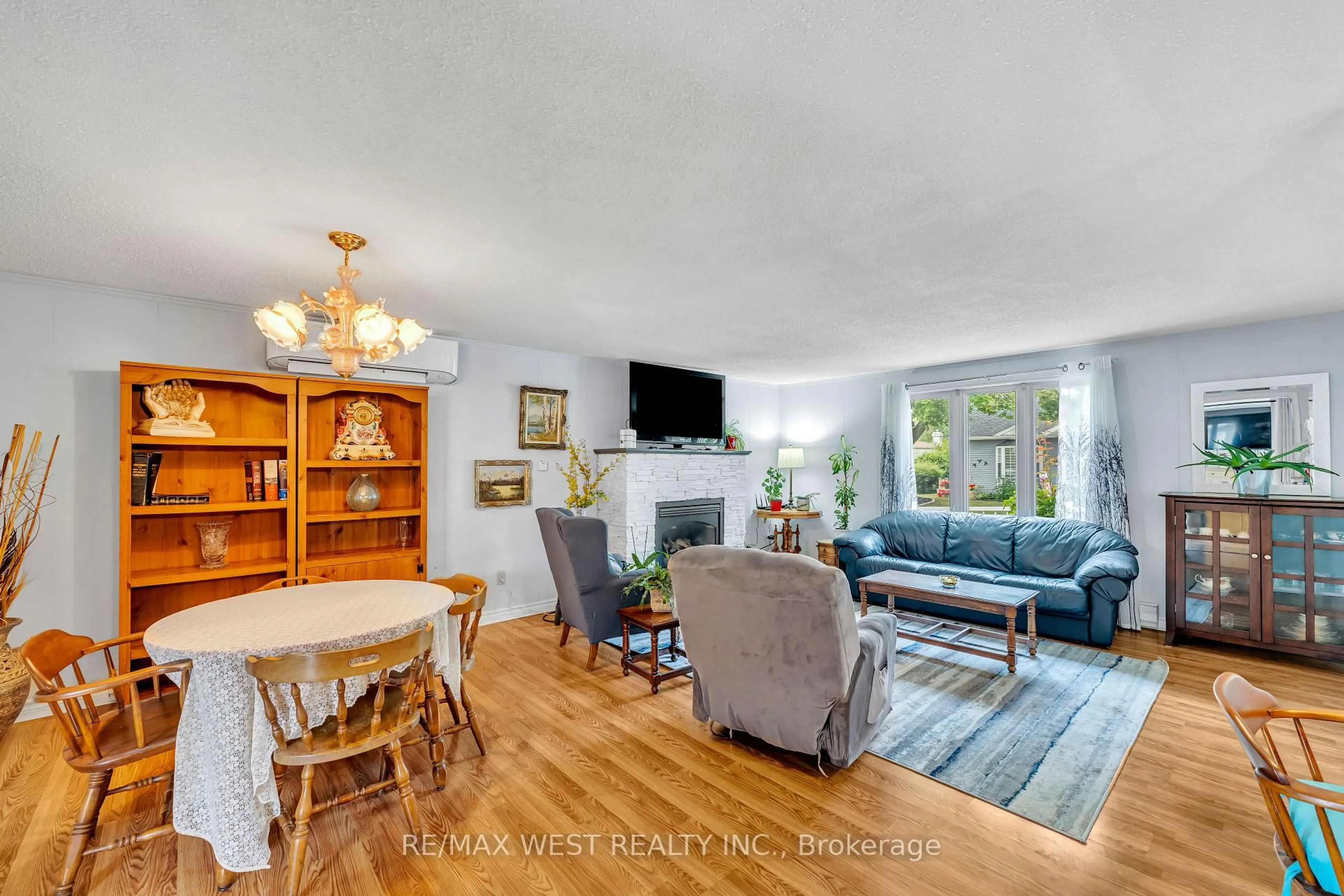 Living room with furniture, unknown for 16 Wheelhouse Dr, Clarington Ontario L1B 1B9