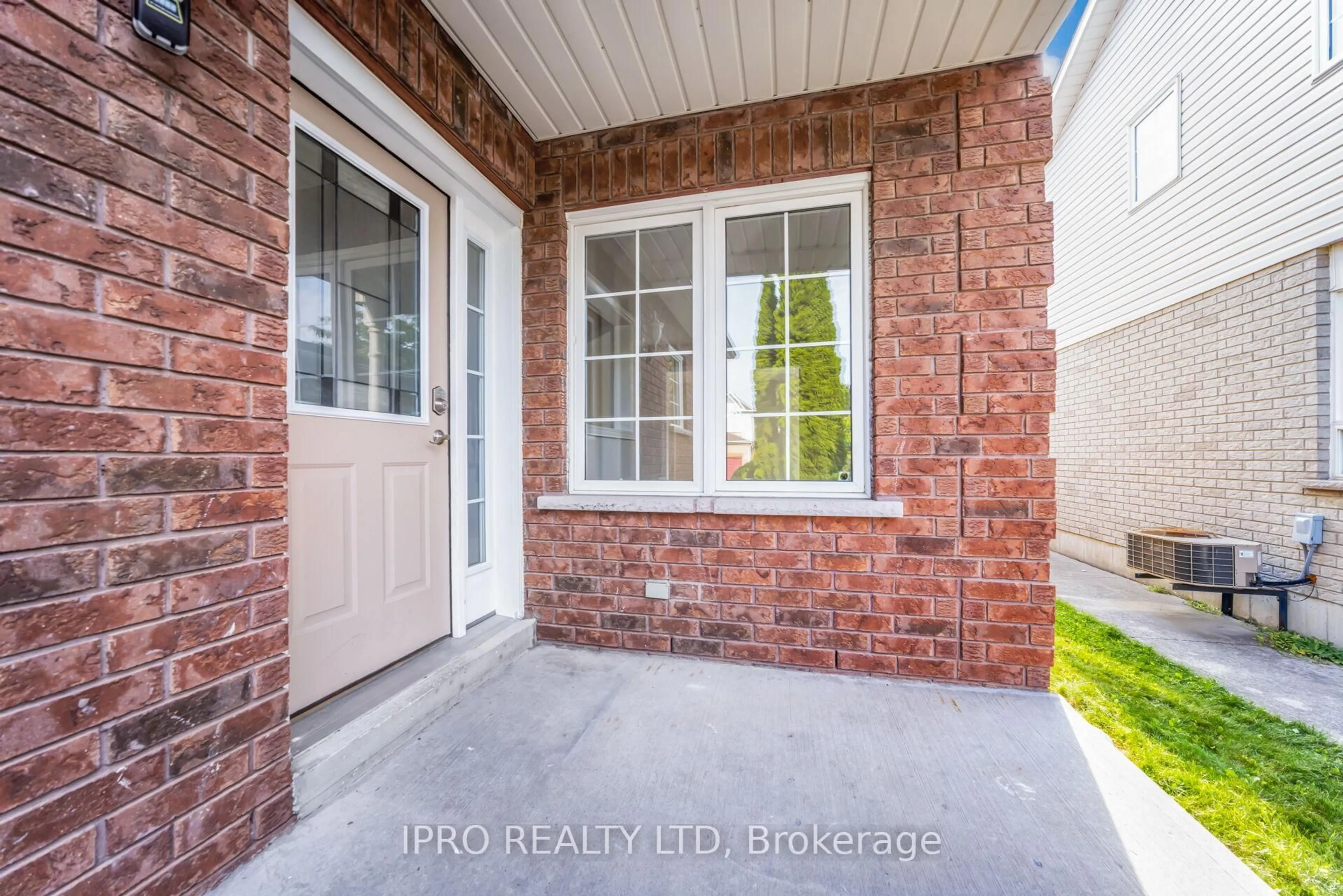 Indoor entryway for 86 Cecil Found Cres, Clarington Ontario L1E 3E7