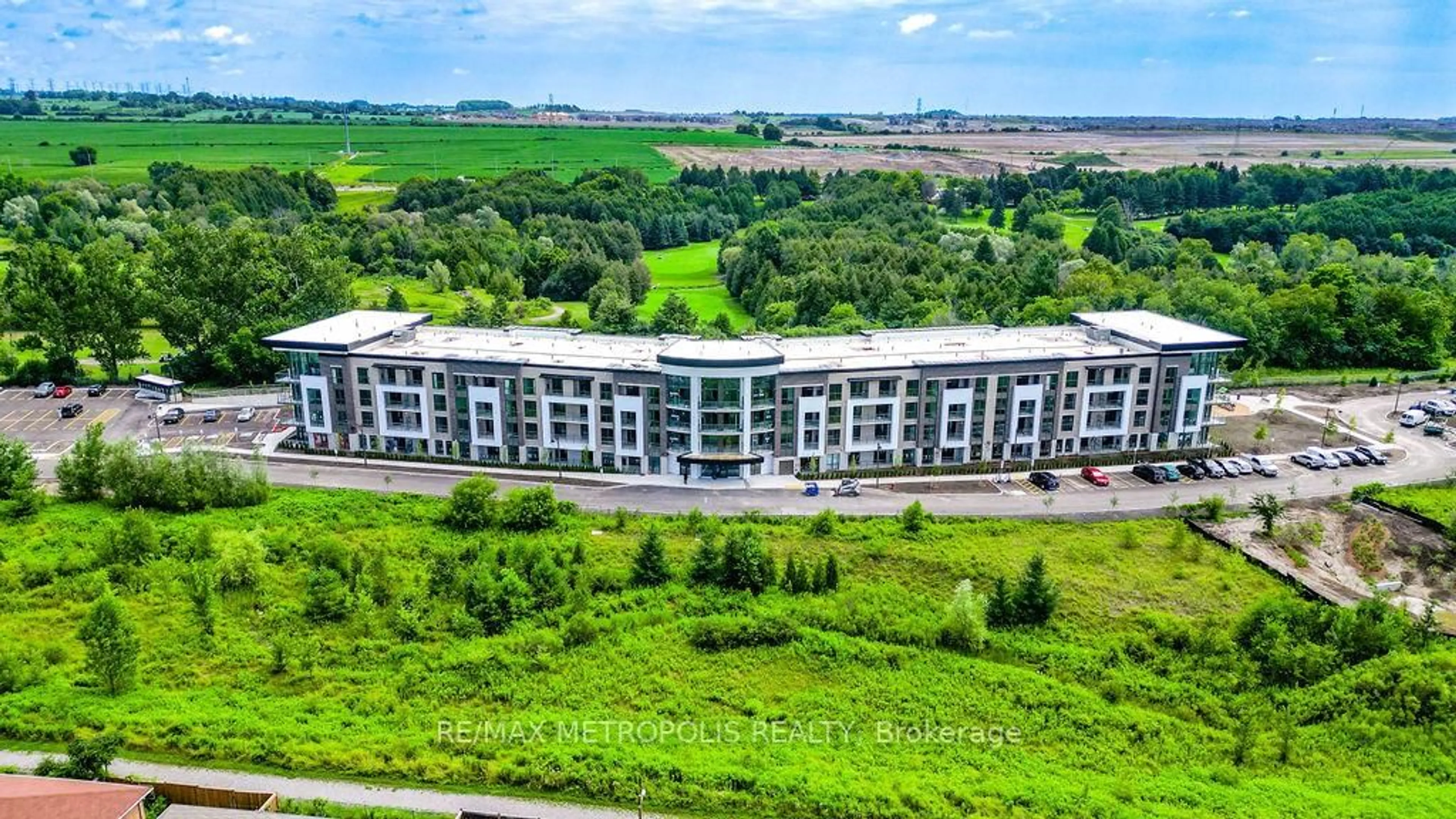A pic from outside/outdoor area/front of a property/back of a property/a pic from drone, building for 385 Arctic Red Dr #225, Oshawa Ontario L1L 0H8
