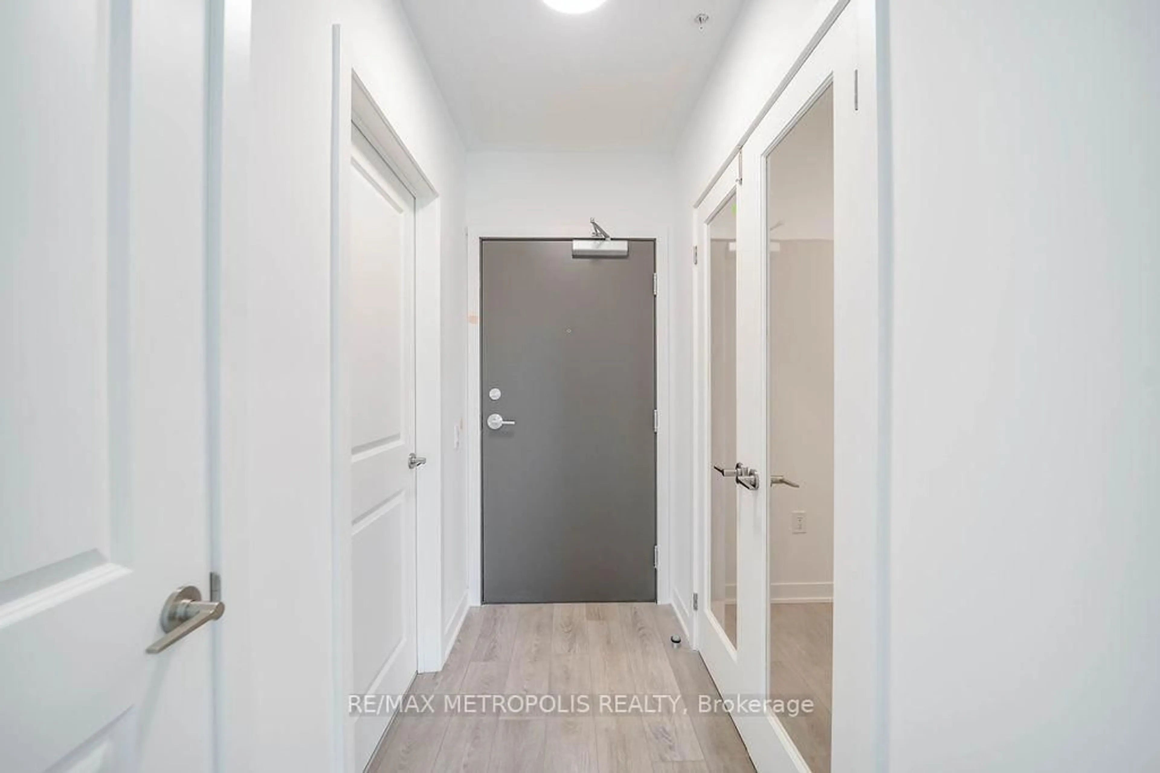 Indoor entryway for 385 Arctic Red Dr #225, Oshawa Ontario L1L 0H8