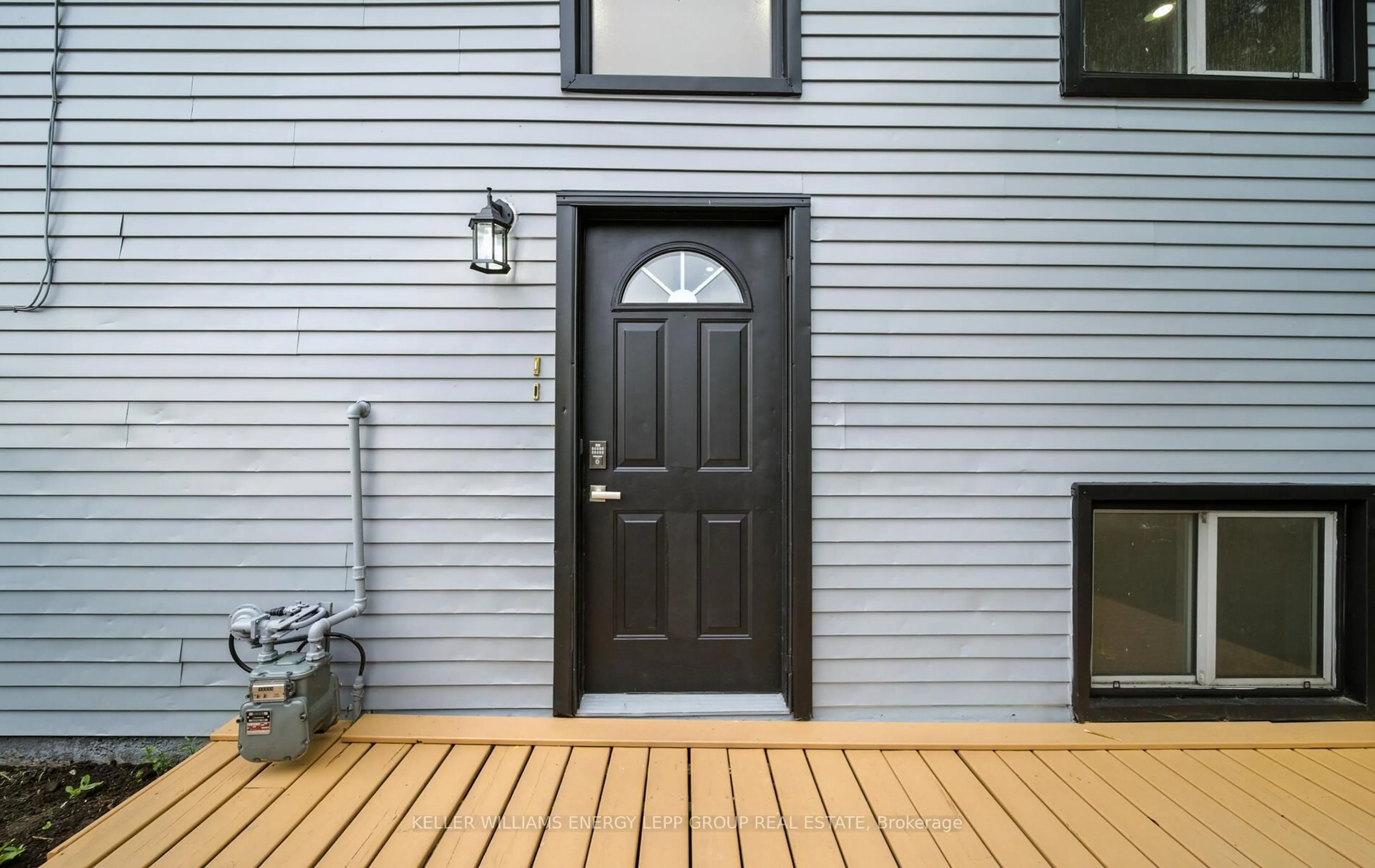 Home with vinyl exterior material, street for 246 Lakeview Park Ave, Oshawa Ontario L1J 7M5