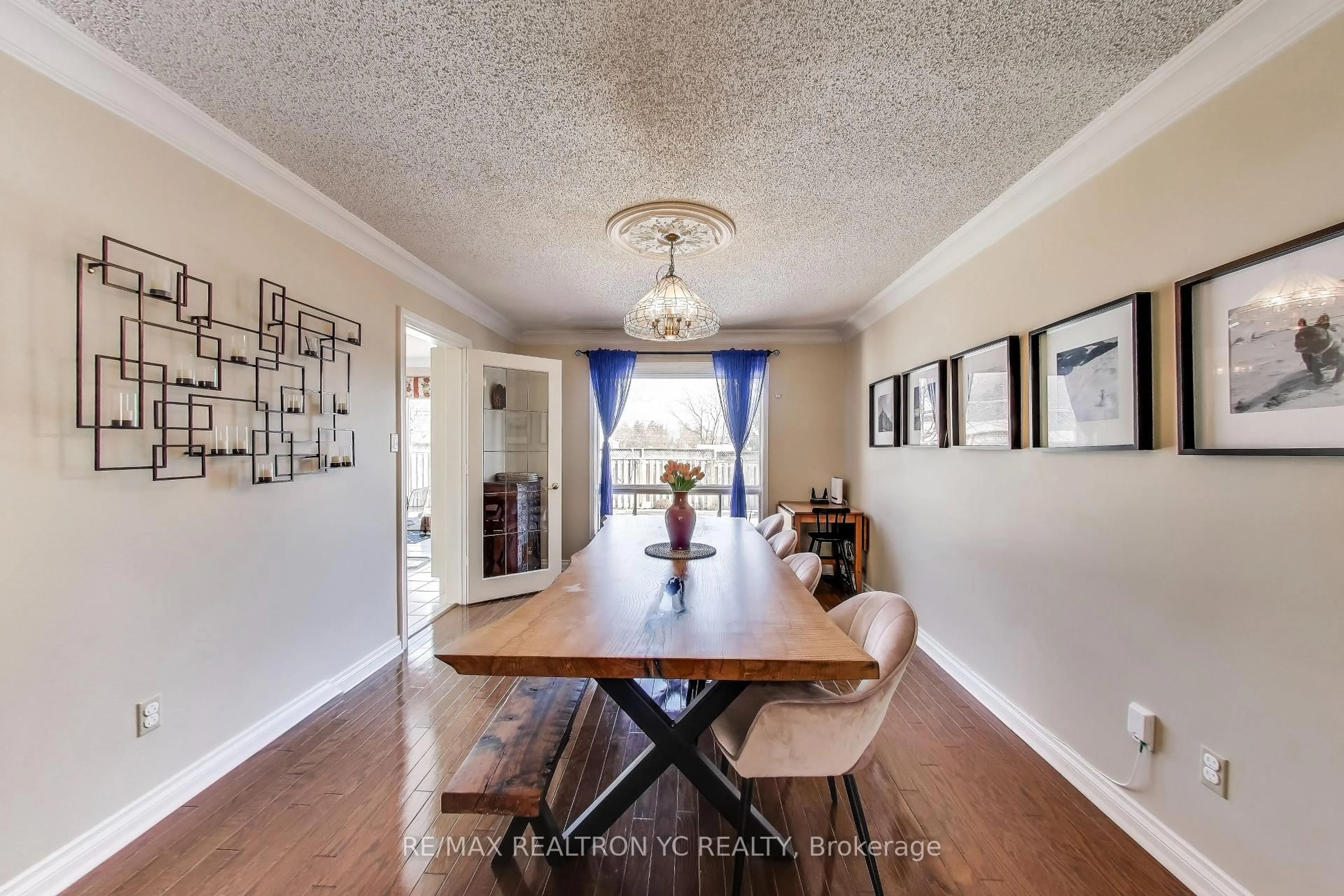 Dining room, wood/laminate floor for 896 Darwin Dr, Pickering Ontario L1X 2P8