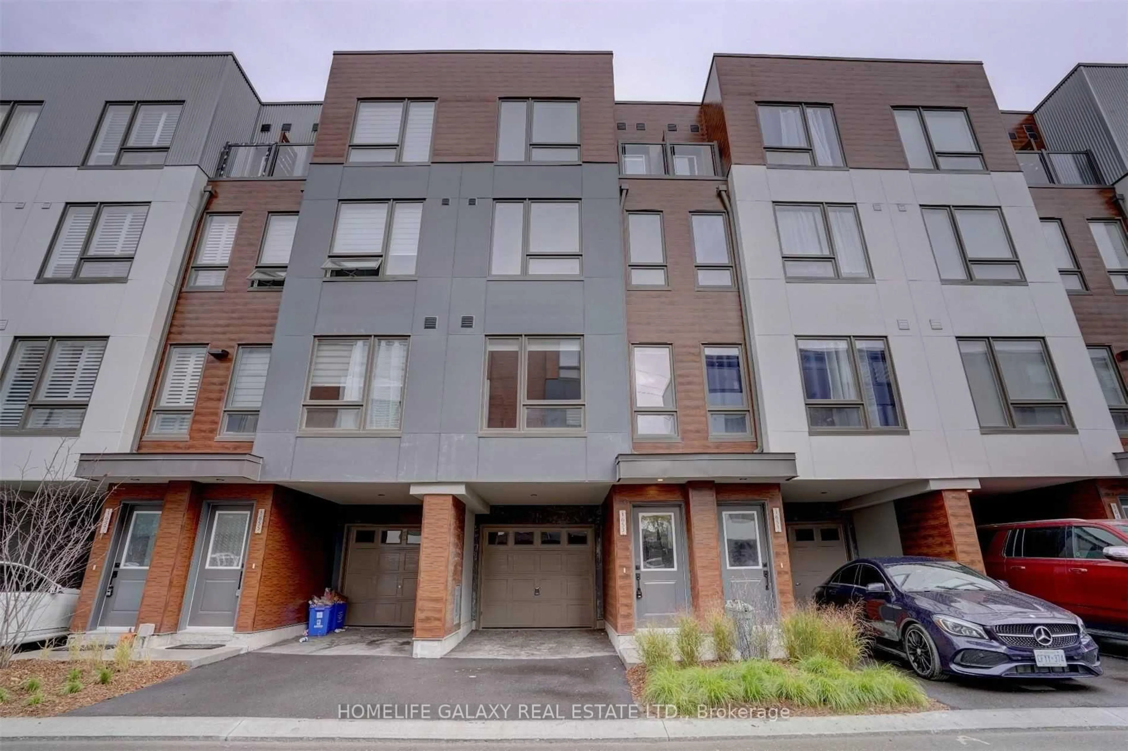 A pic from outside/outdoor area/front of a property/back of a property/a pic from drone, street for 1653 Pleasure Valley Path, Oshawa Ontario L1G 0E3