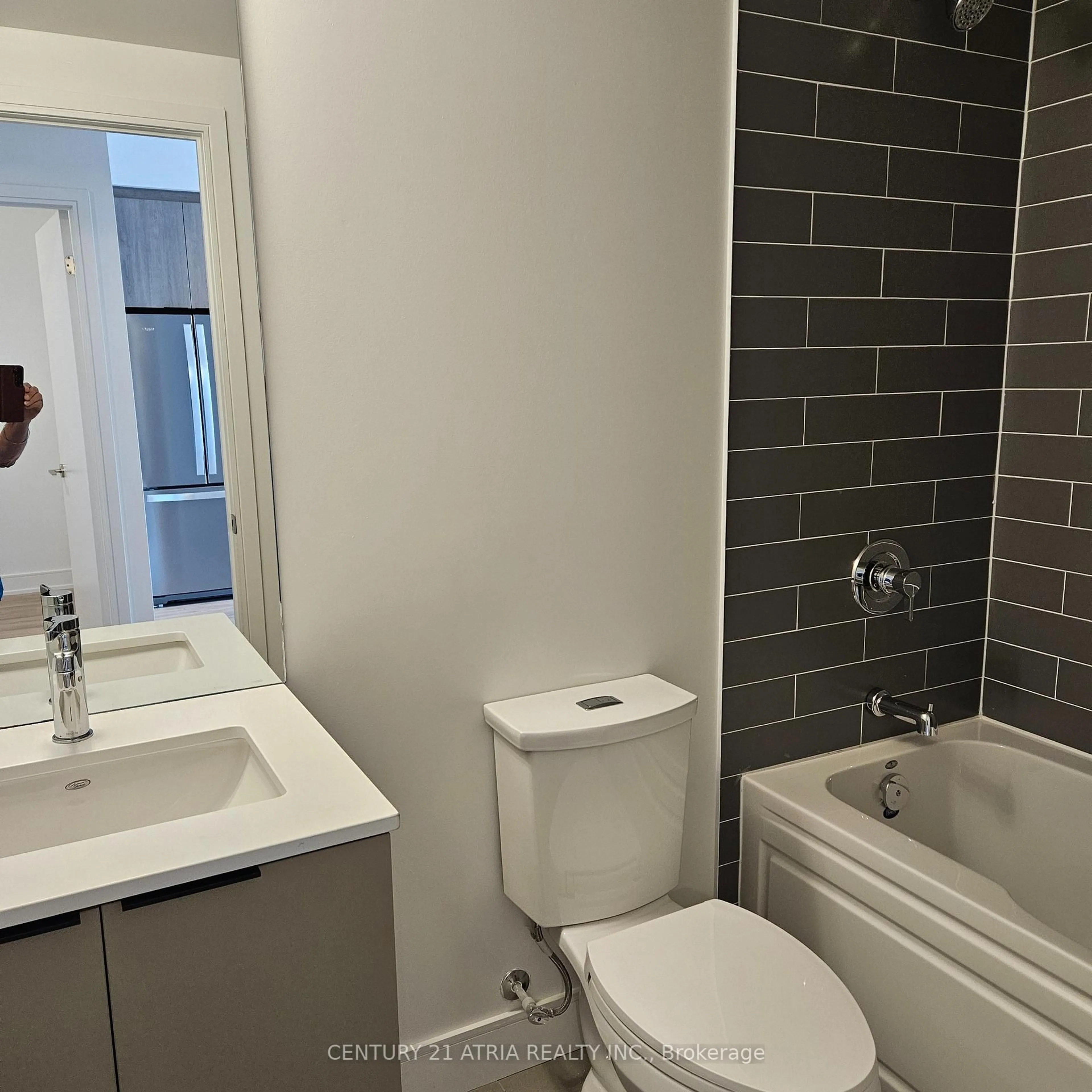 Standard bathroom, ceramic/tile floor for 1350 Ellesmere Rd #524, Toronto Ontario M1P 2X9
