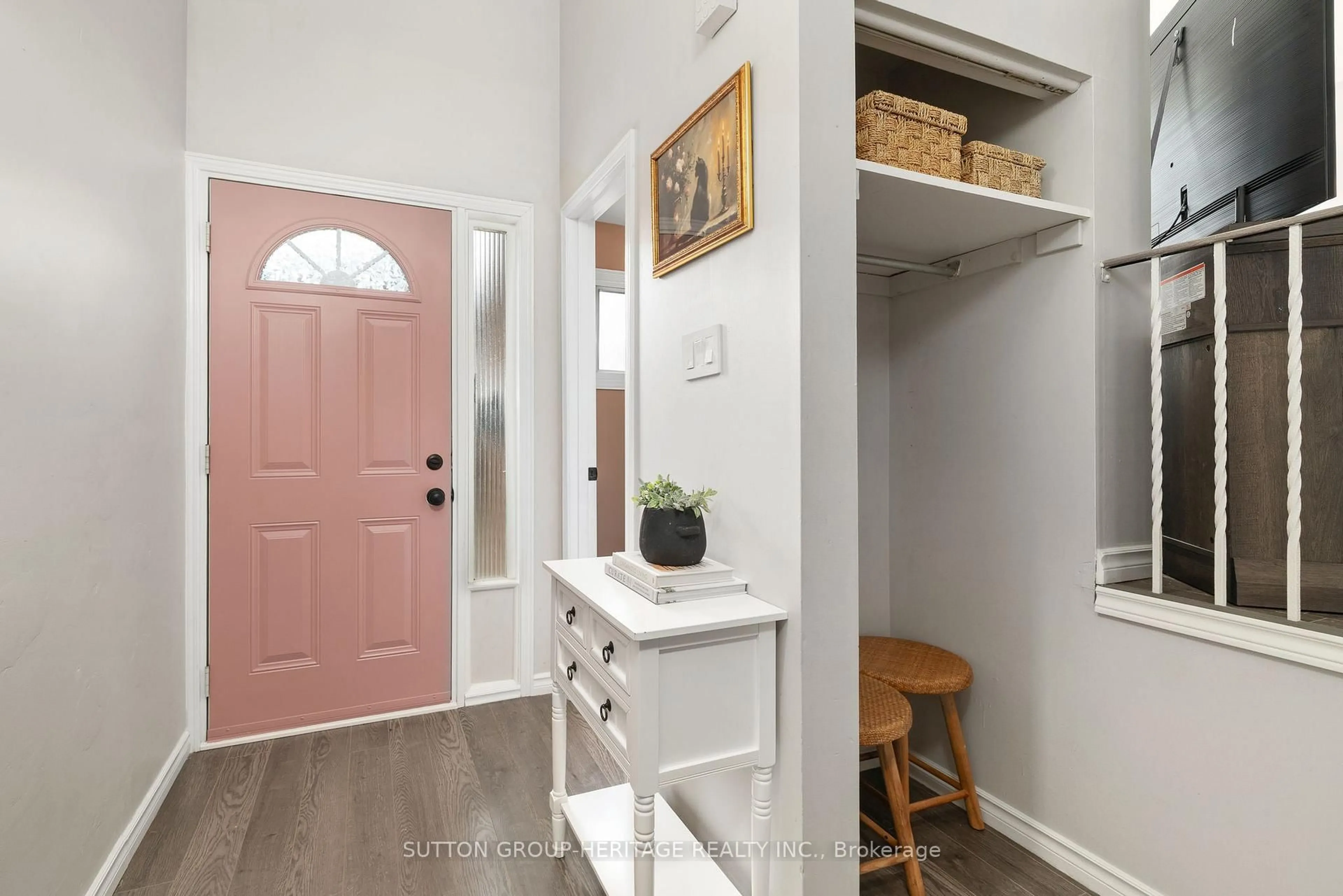 Indoor entryway for 765 Oklahoma Dr #10, Pickering Ontario L1W 3C9