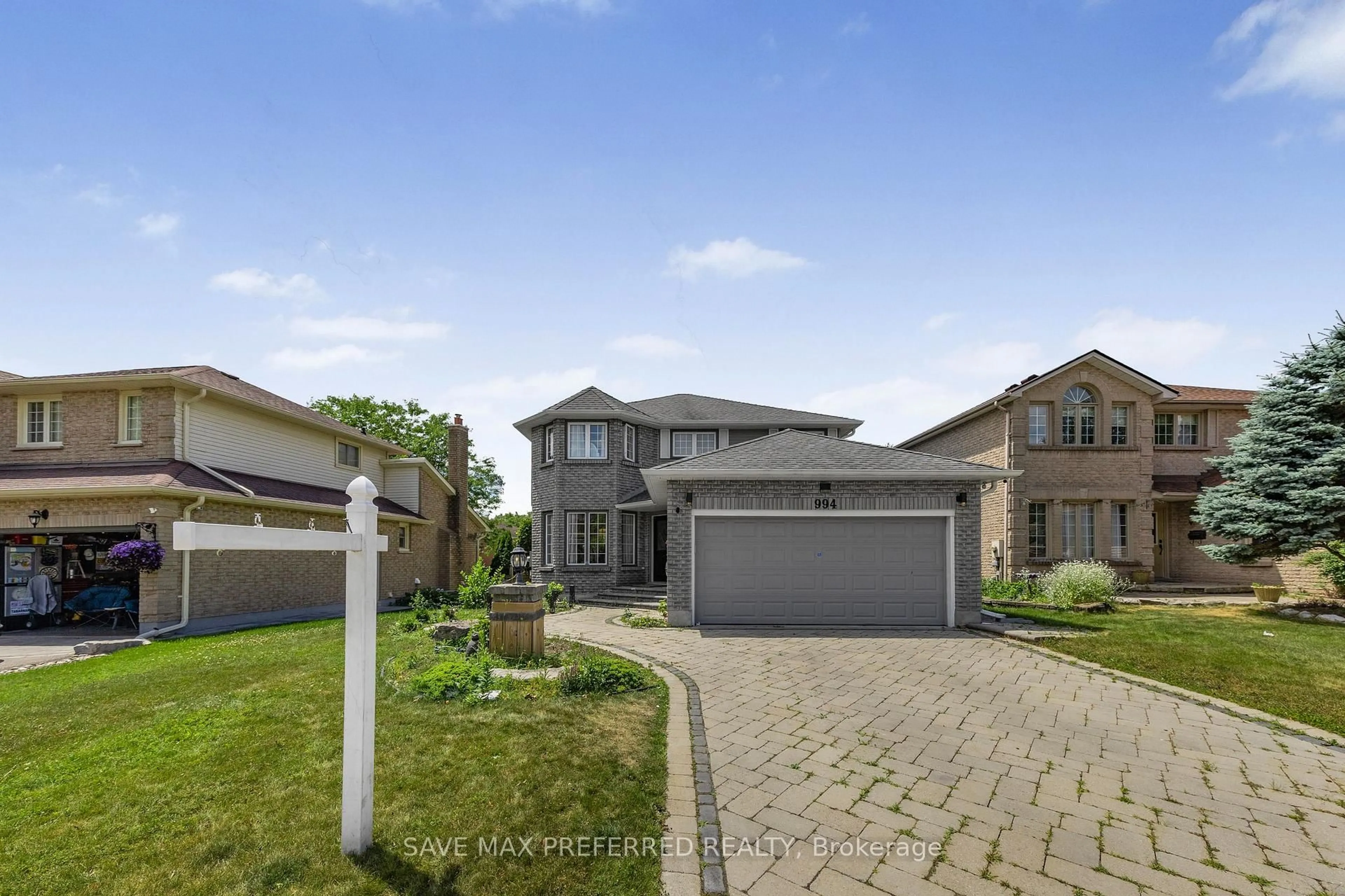 A pic from outside/outdoor area/front of a property/back of a property/a pic from drone, street for 994 Copperfield Dr, Oshawa Ontario L1K 1S4