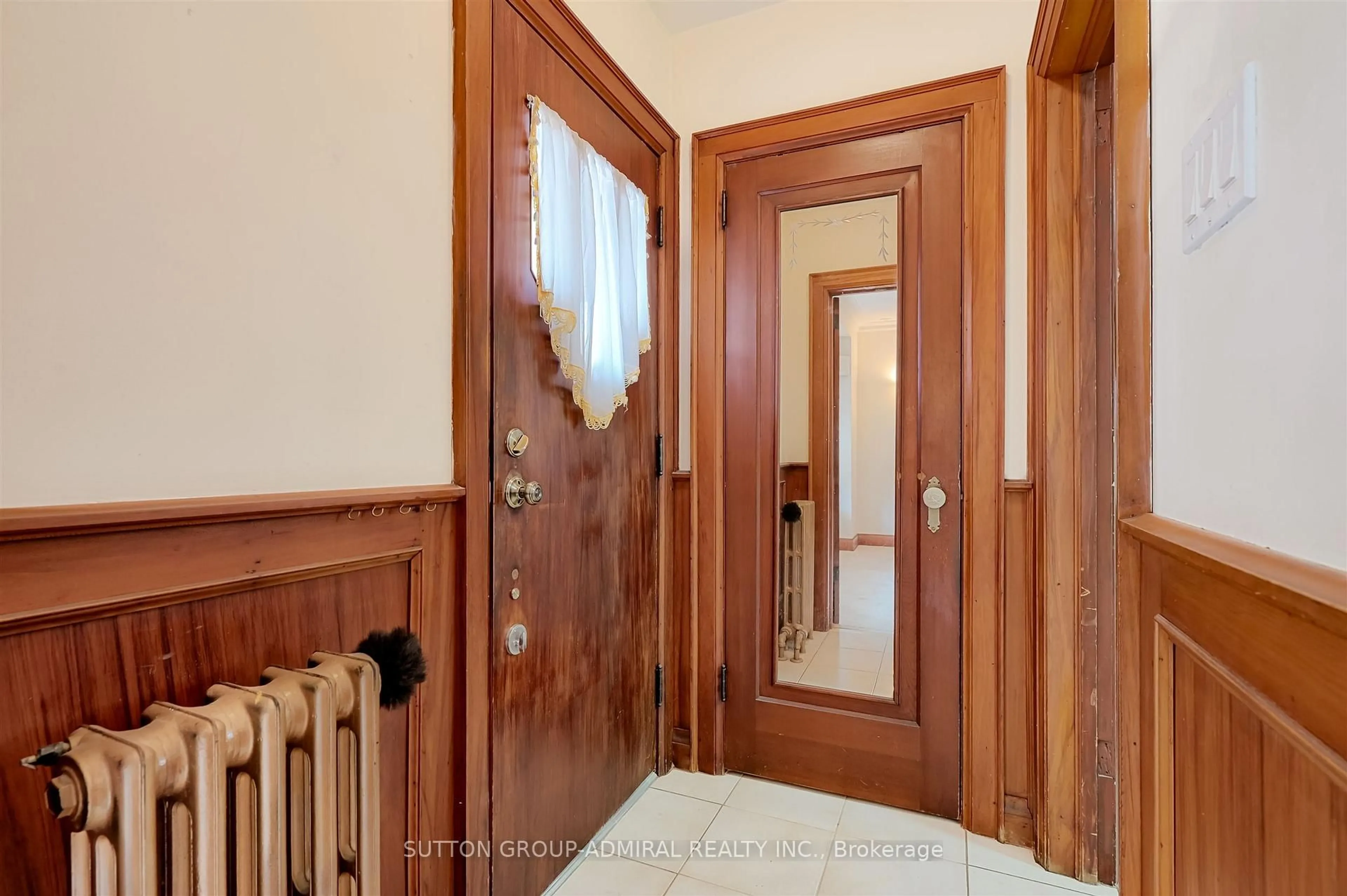 Indoor entryway for 239 Floyd Ave, Toronto Ontario M4J 2J2